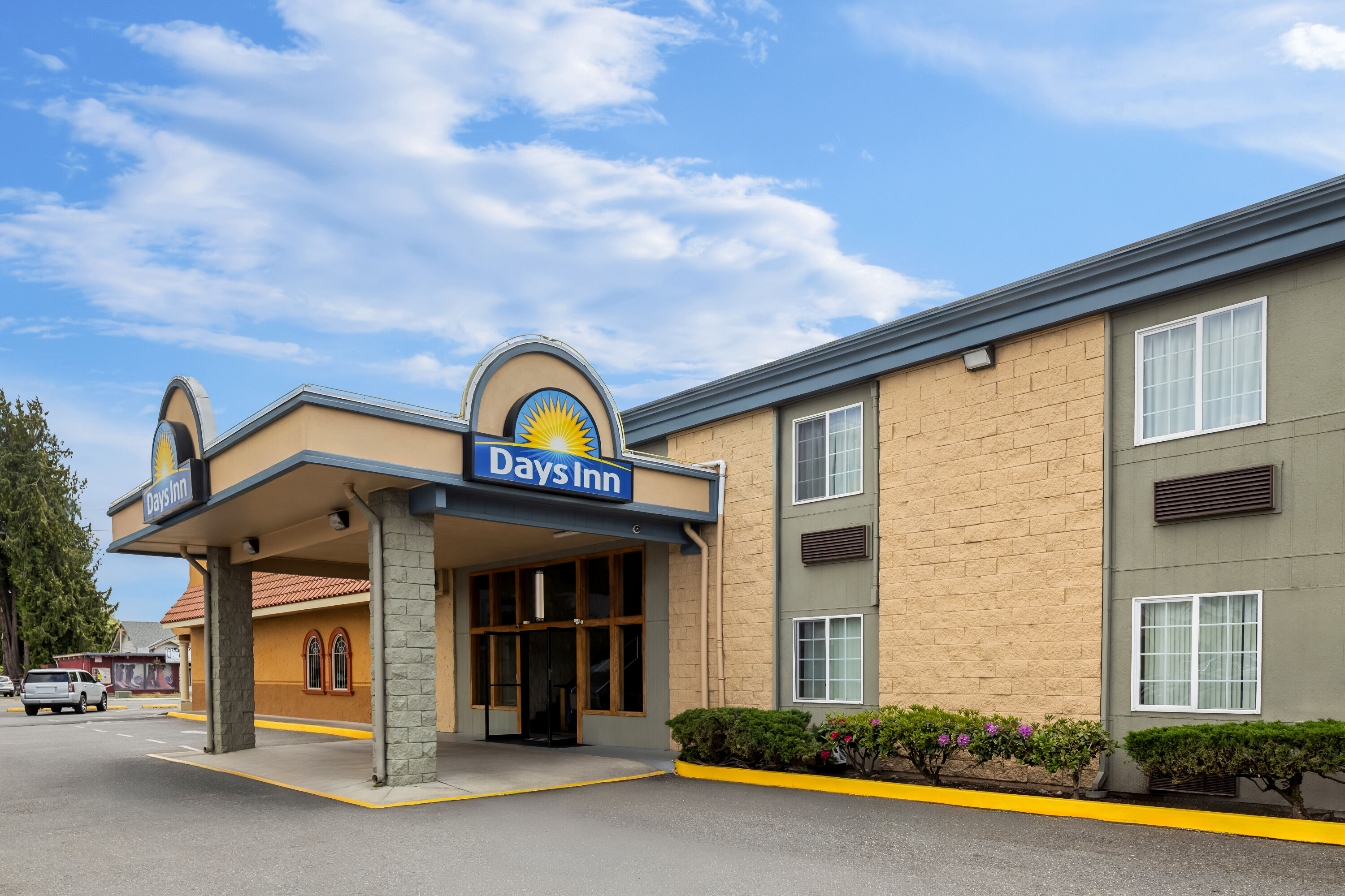 Exterior Day Image of Days Inn by Wyndham Mt. Vernon hotel in Mount Vernon, Washington