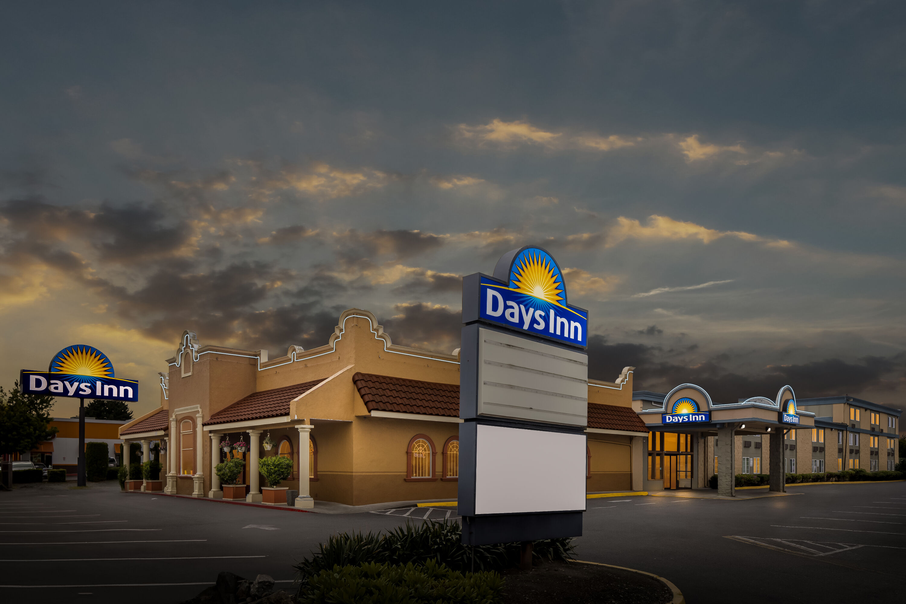 Exterior Night Image of Days Inn by Wyndham Mt. Vernon hotel in Mount Vernon, Washington