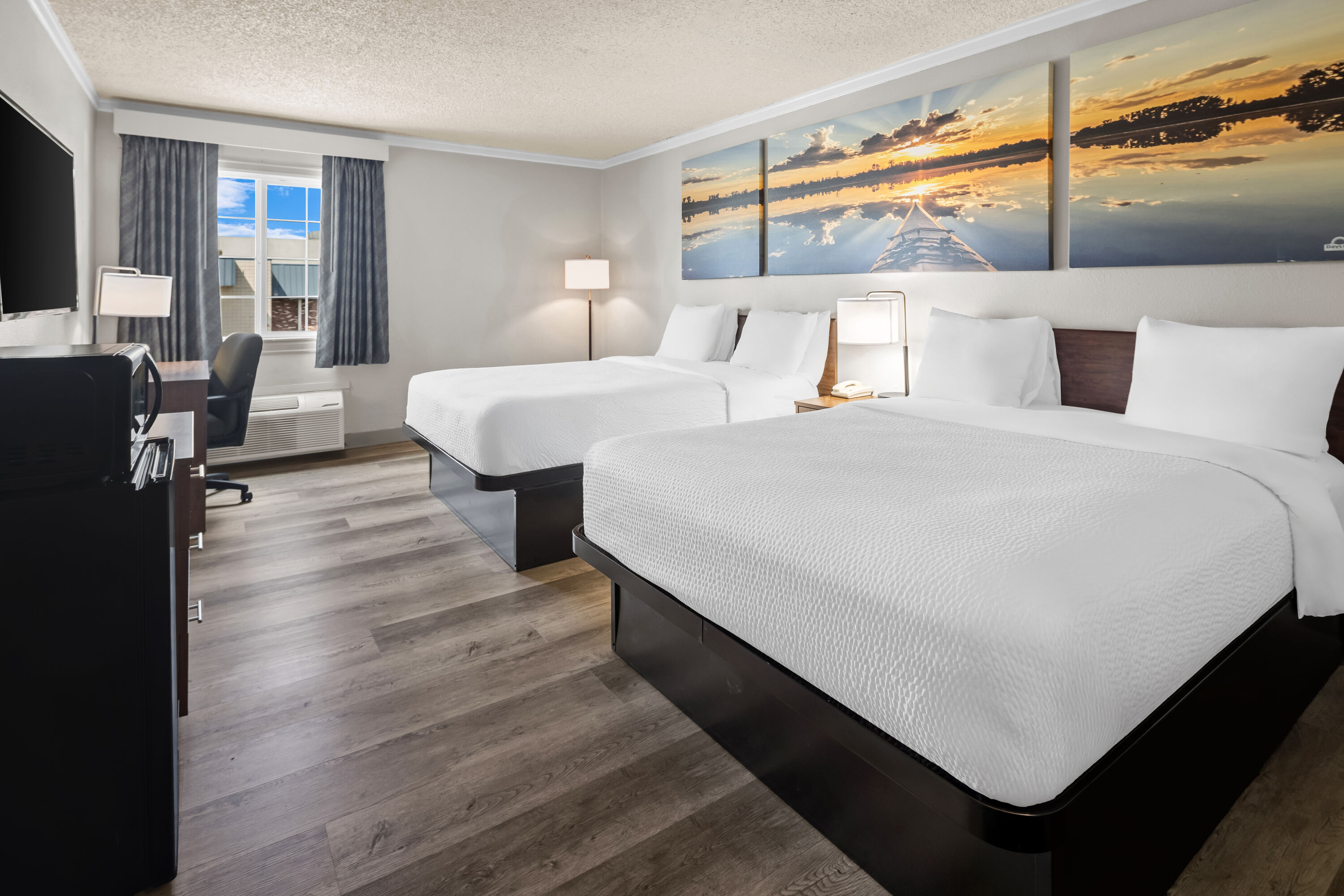 Double bed guest room at the Days Inn by Wyndham Mt. Vernon in Mount Vernon, Washington