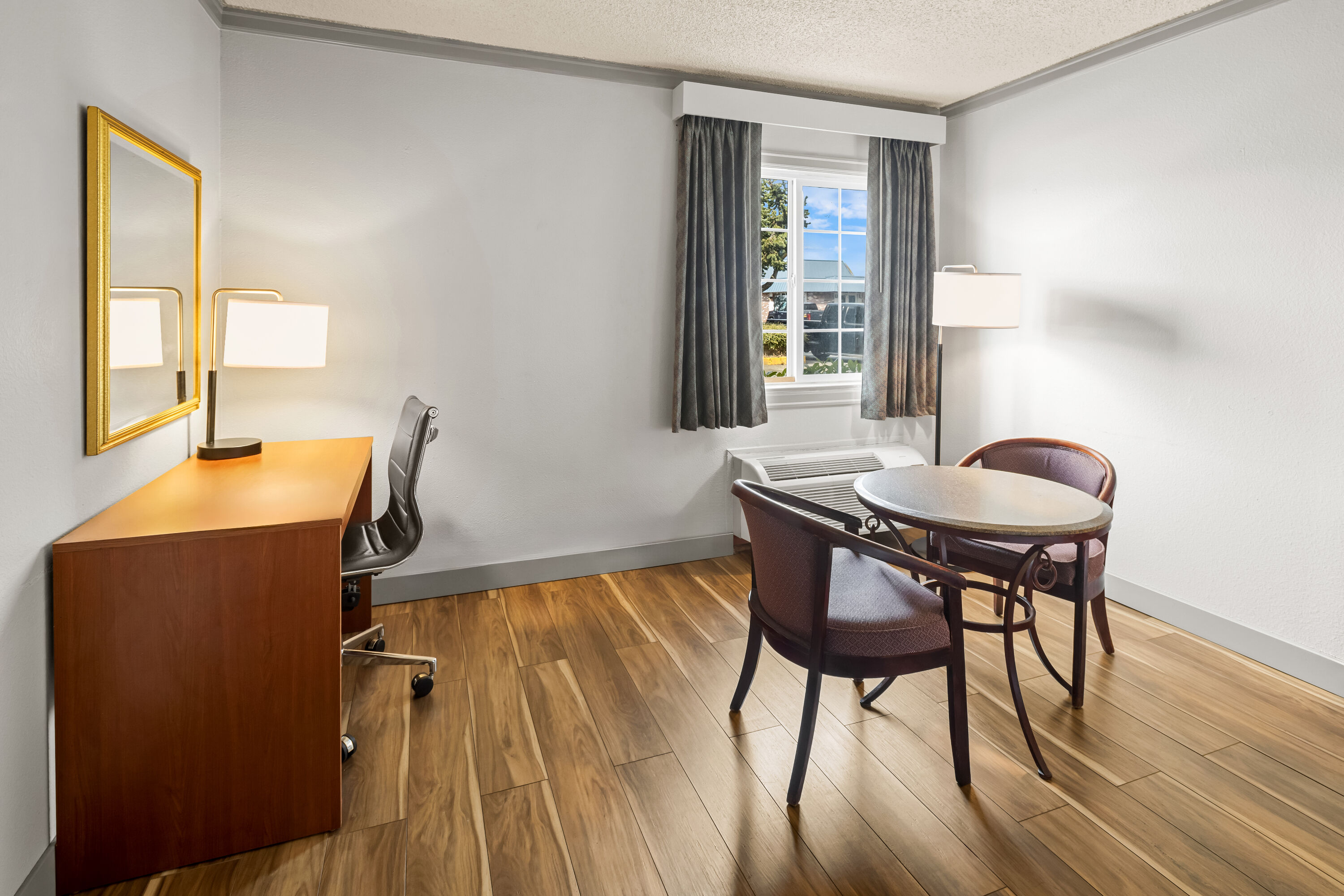 King bed guest room at the Days Inn by Wyndham Mt. Vernon in Mount Vernon, Washington