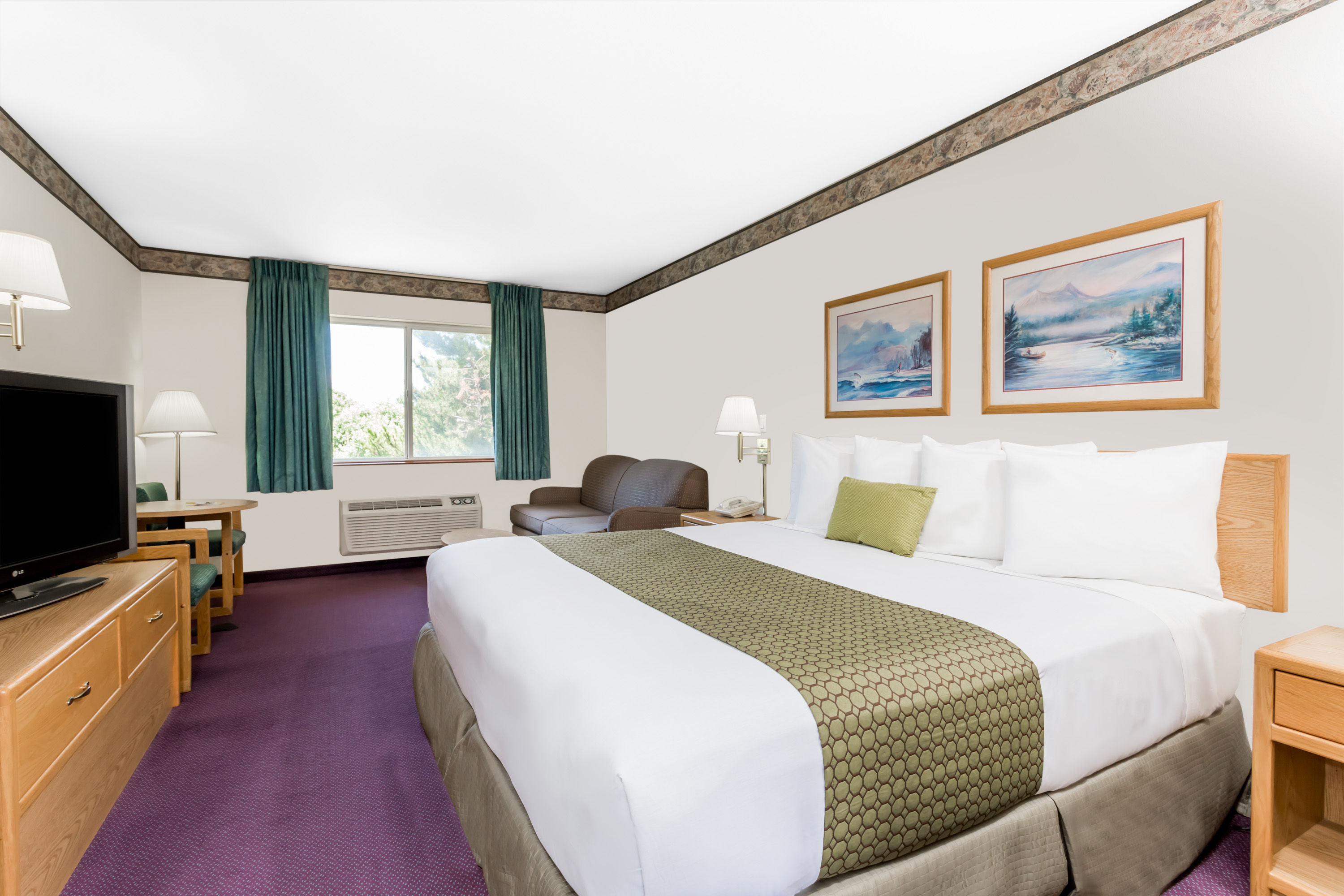 Guest room at the Days Inn by Wyndham Ocean Shores in Ocean Shores, Washington