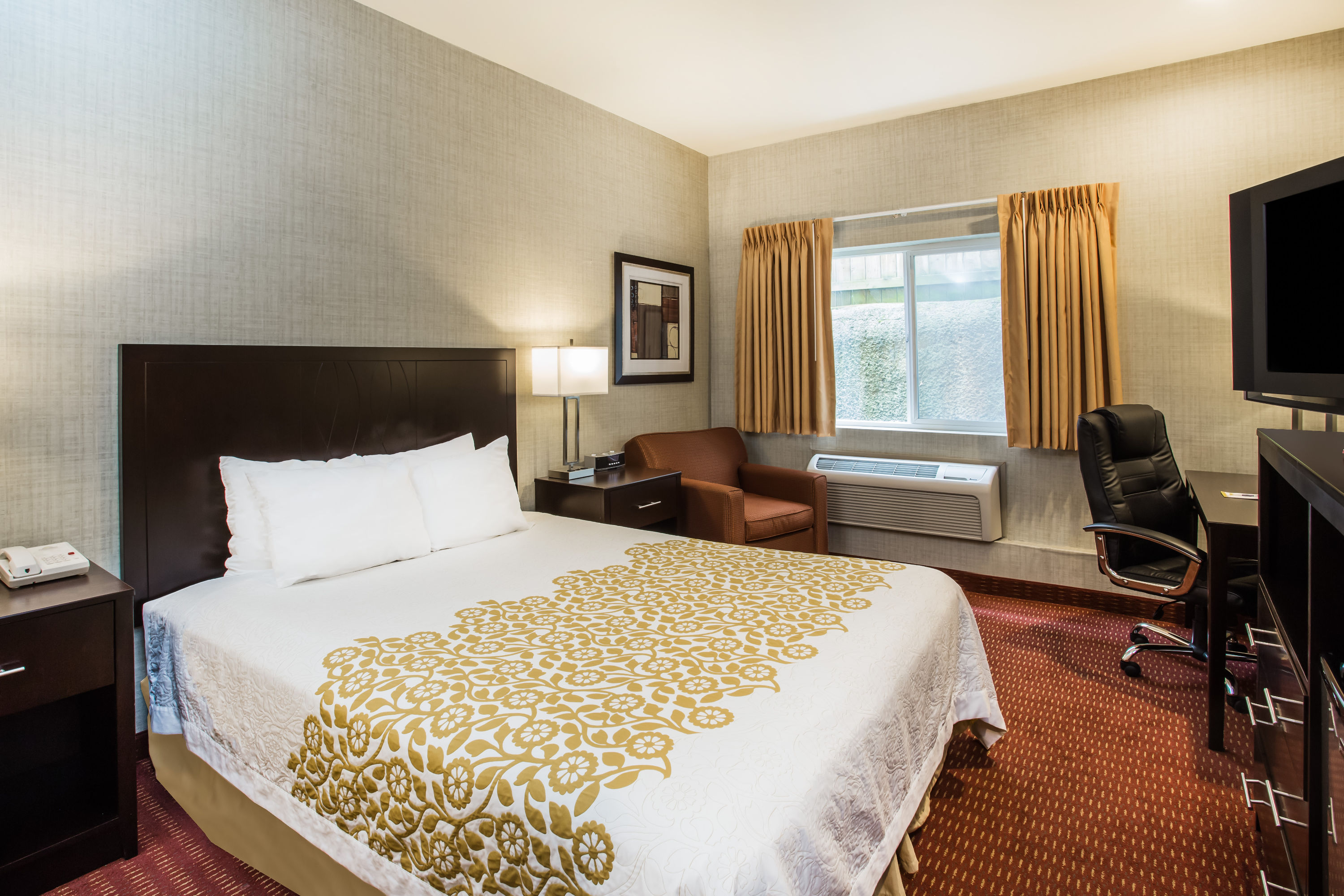 Days Inn by Wyndham Seattle Aurora | Seattle, WA Hotels