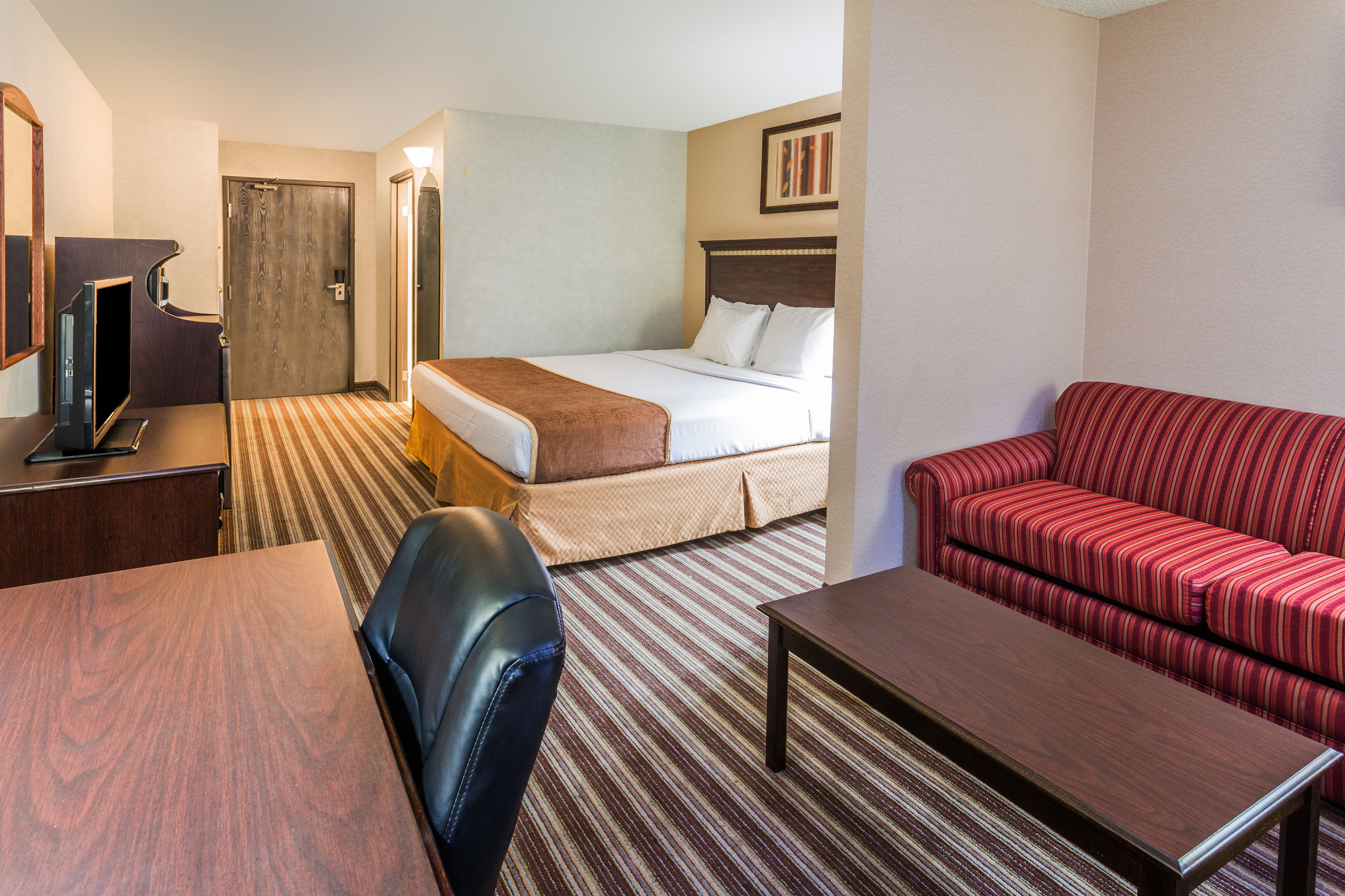 Days Inn & Suites by Wyndham Vancouver suite in Vancouver, Washington