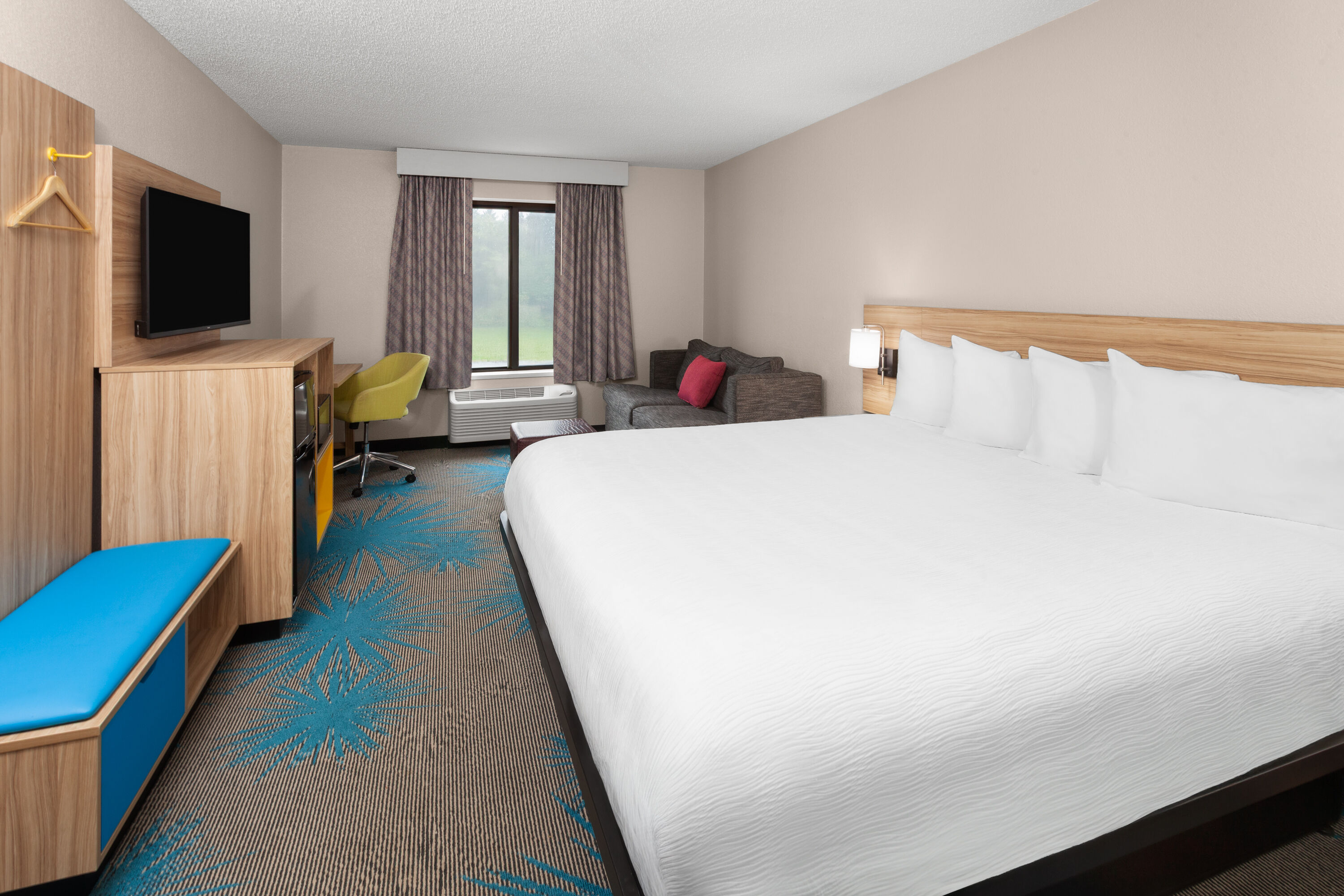 Days Inn by Wyndham Eagle River suite in Eagle River, Wisconsin