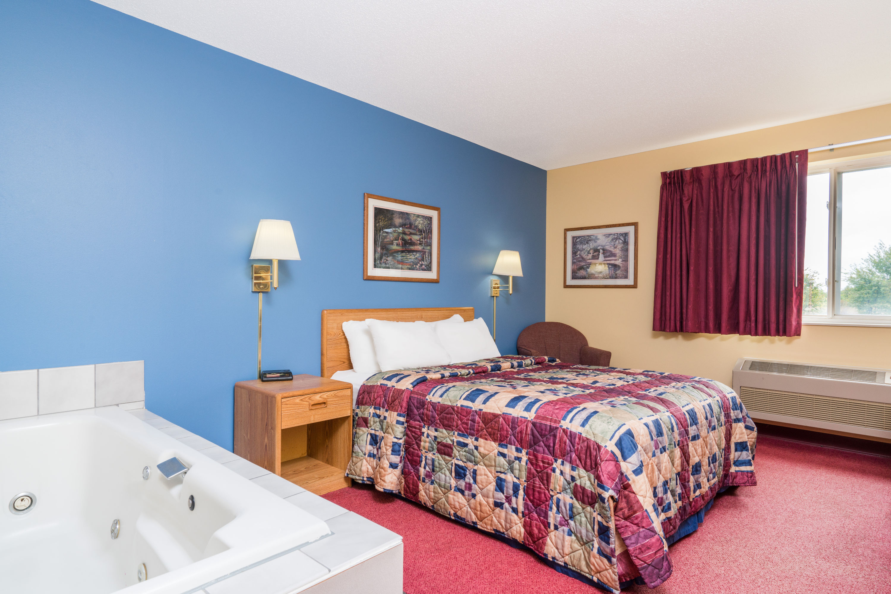 Days Inn by Wyndham West-Eau Claire suite in Eau Claire, Wisconsin