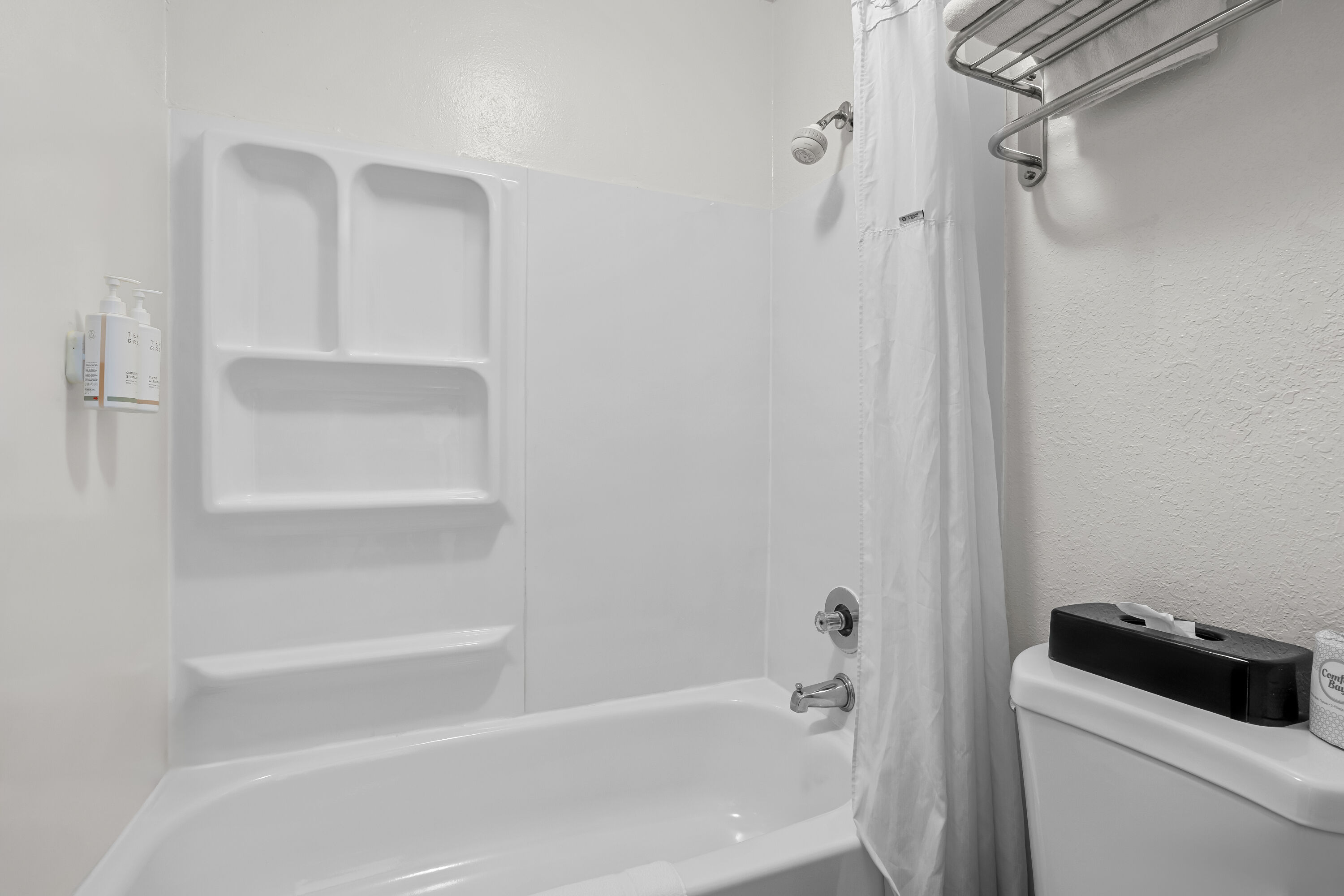 Guest room bath at the Days Inn by Wyndham Fond du Lac in Fond du Lac, Wisconsin