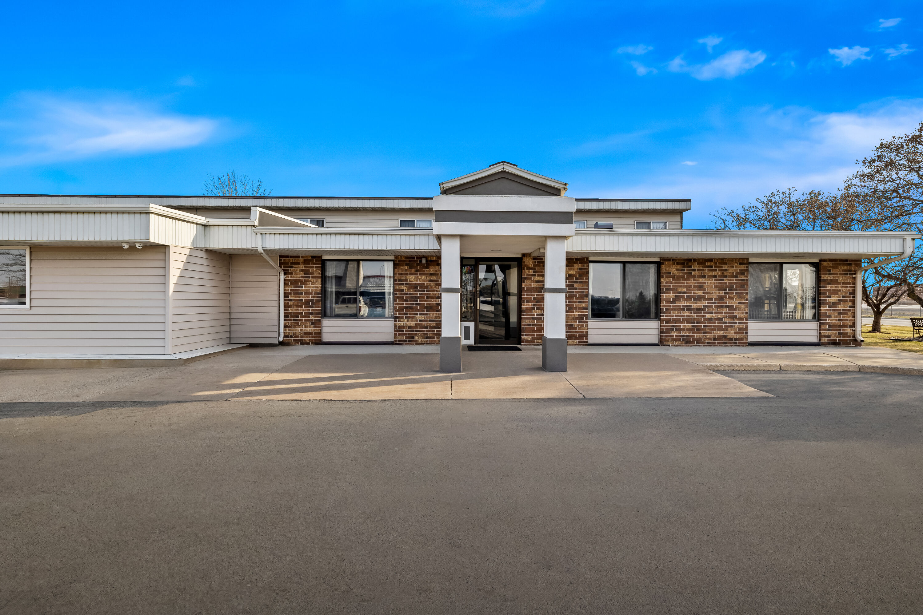 Exterior Day Image of Days Inn by Wyndham Fond du Lac hotel in Fond du Lac, Wisconsin