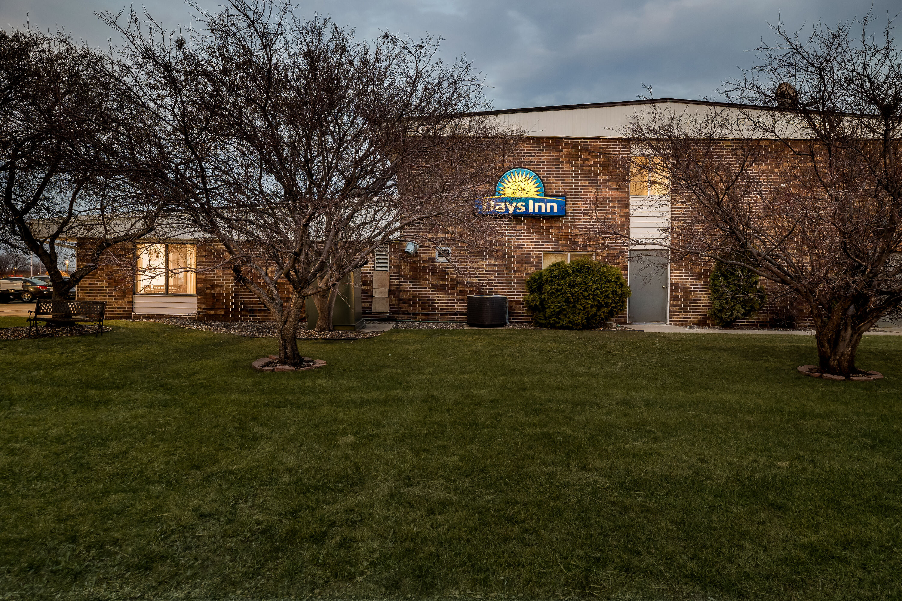 Exterior Night Image of Days Inn by Wyndham Fond du Lac hotel in Fond du Lac, Wisconsin