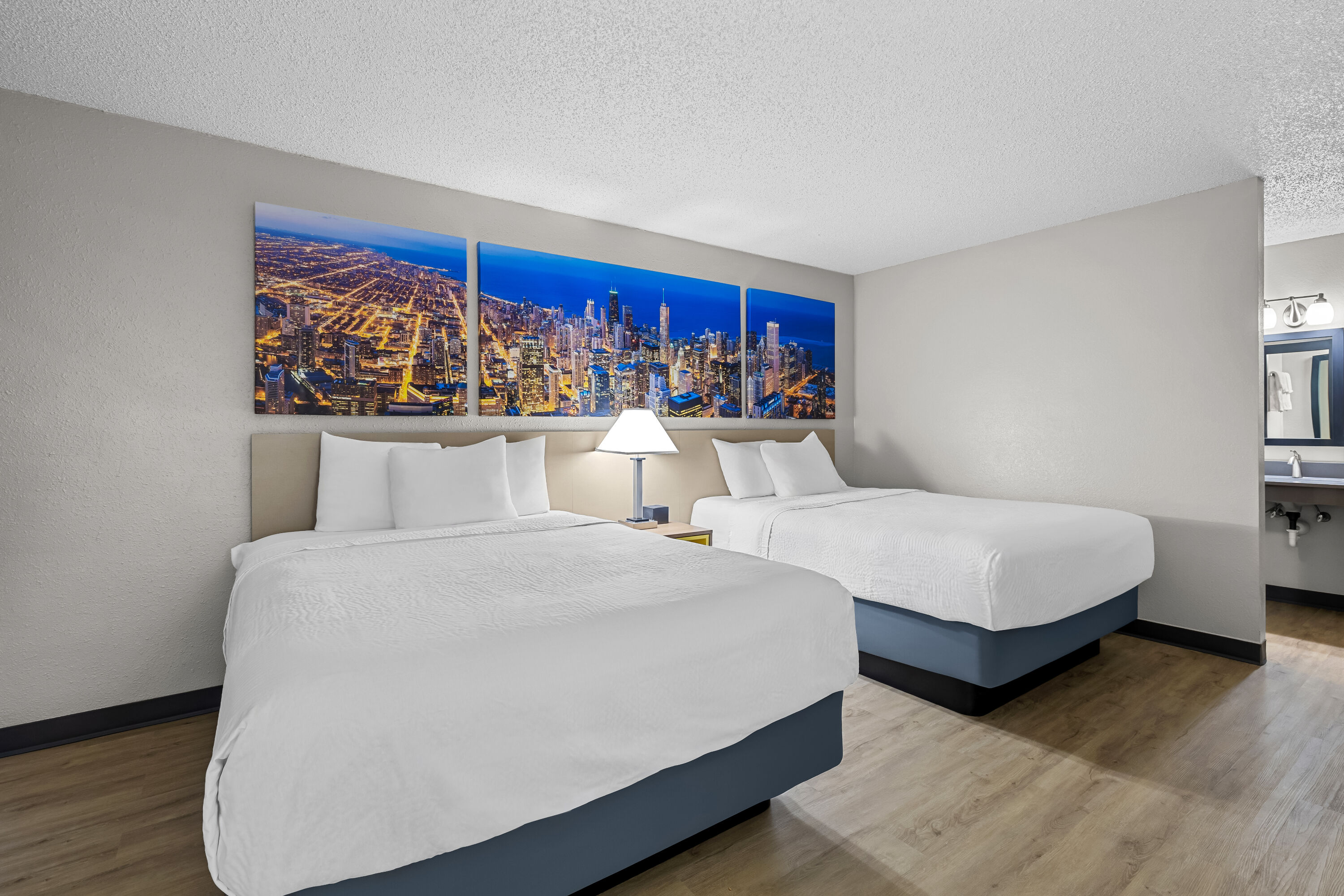 Double bed guest room at the Days Inn by Wyndham Fond du Lac in Fond du Lac, Wisconsin