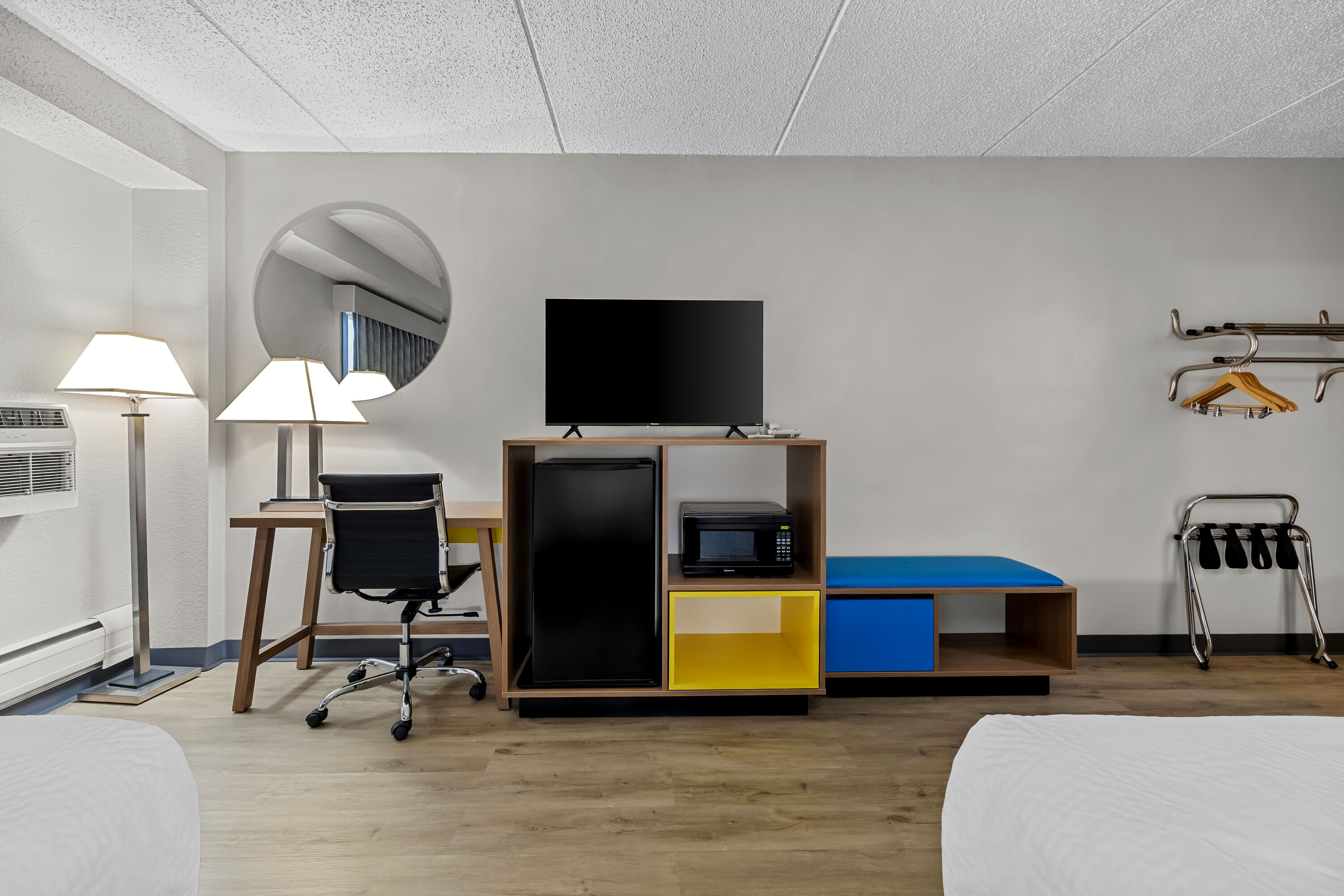 Double bed guest room at the Days Inn by Wyndham Fond du Lac in Fond du Lac, Wisconsin