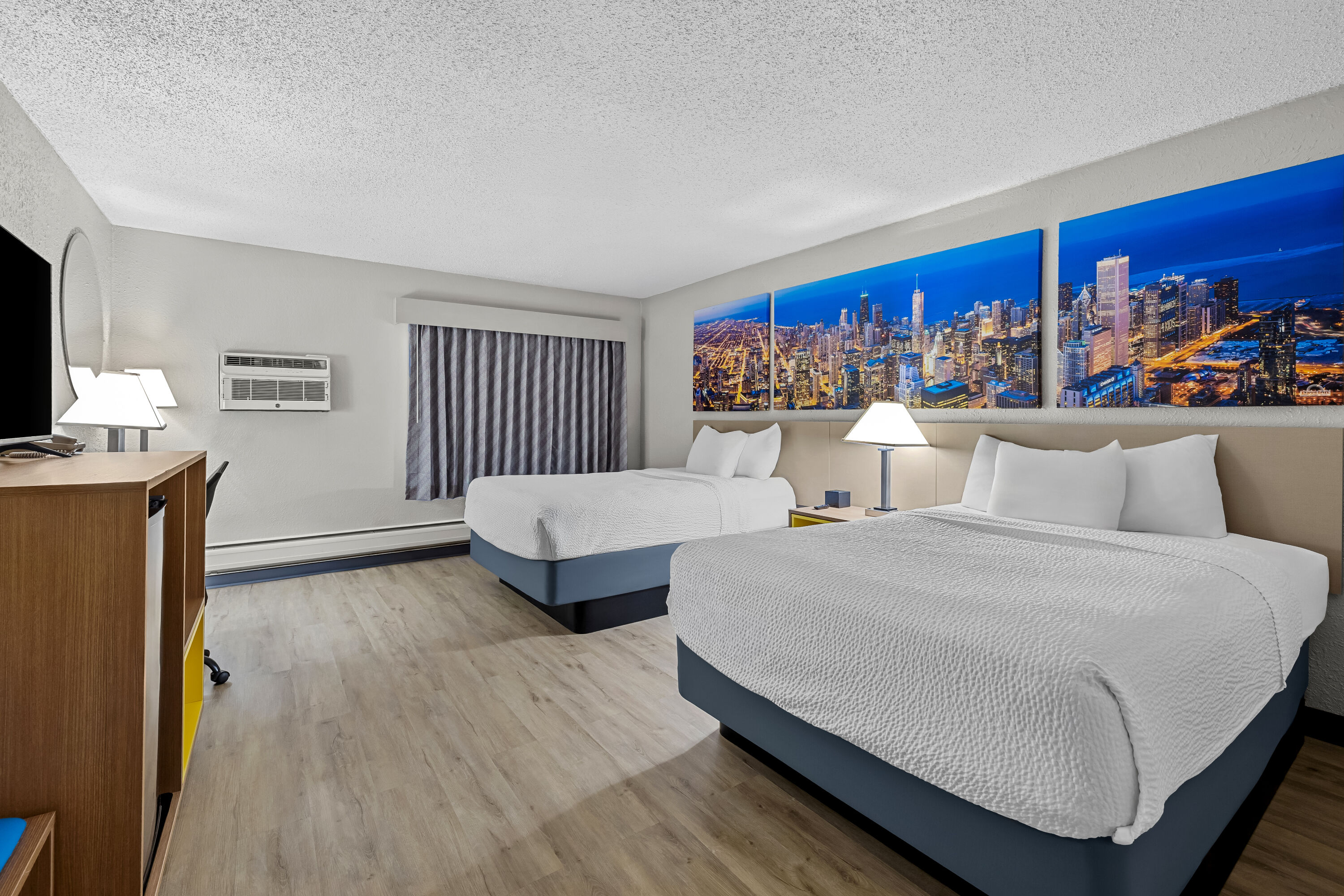 Double bed guest room at the Days Inn by Wyndham Fond du Lac in Fond du Lac, Wisconsin