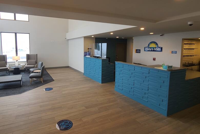 Days Inn Johnson Creek Hotels Wi 53038 Days Inn Johnson Creek Hotel Lobby In Wisconsin