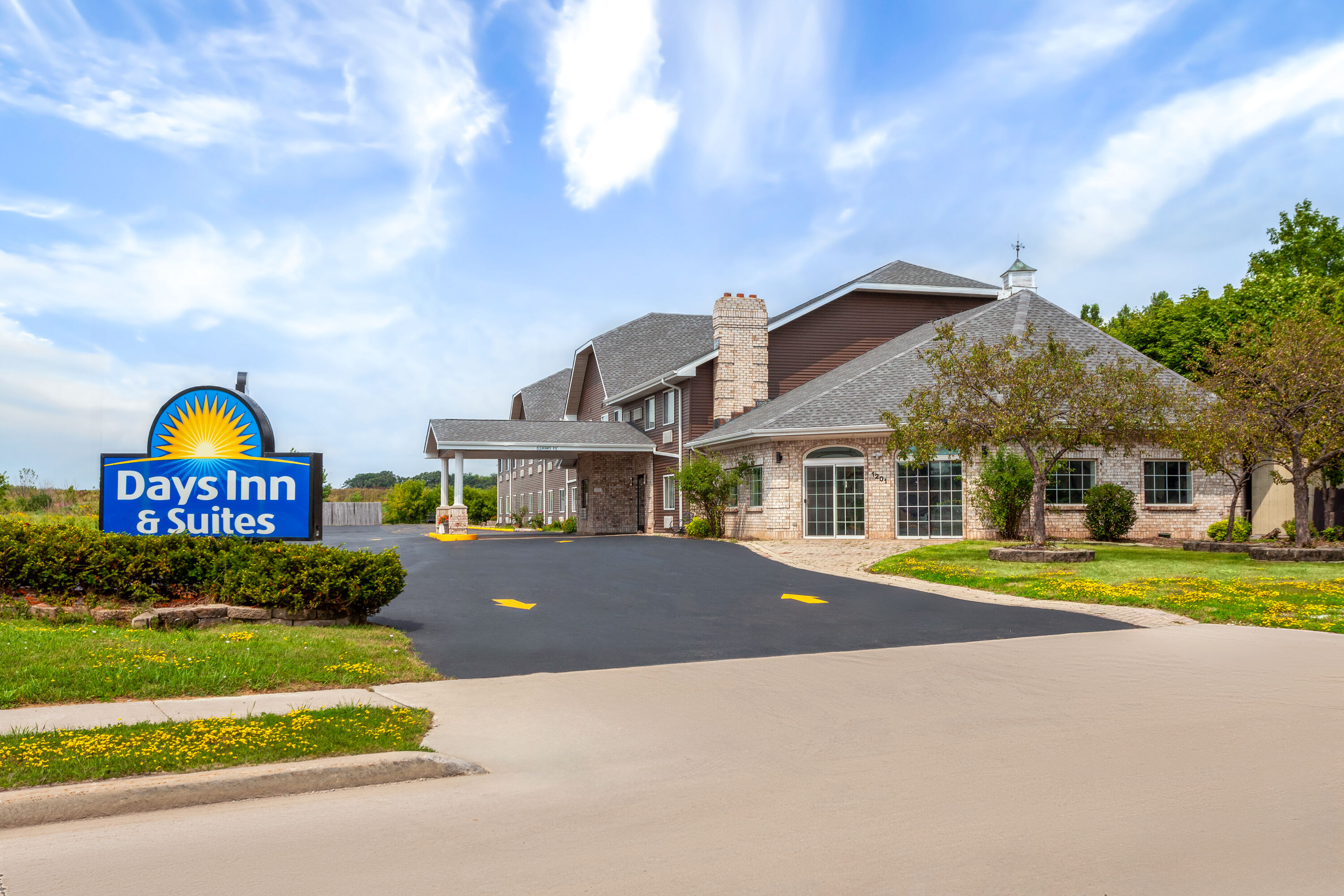 Exterior Day Image of Days Inn & Suites by Wyndham Kaukauna WI hotel in Kaukauna, Wisconsin