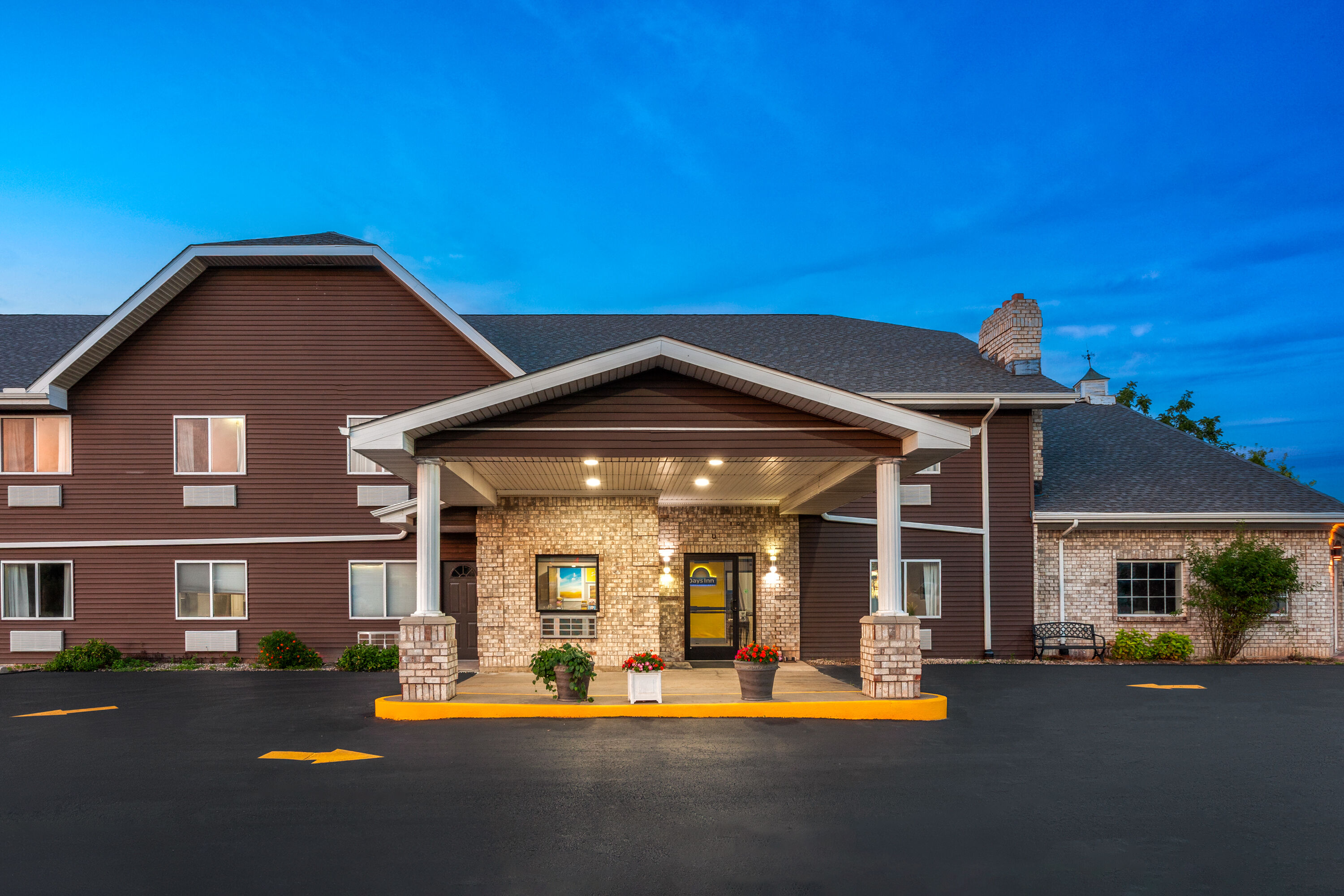 Exterior Dusk Image of Days Inn & Suites by Wyndham Kaukauna WI hotel in Kaukauna, Wisconsin