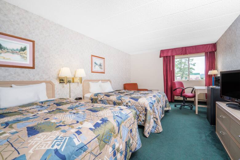 Guest room at the Days Inn La Crosse Conference Center in La Crosse, Wisconsin