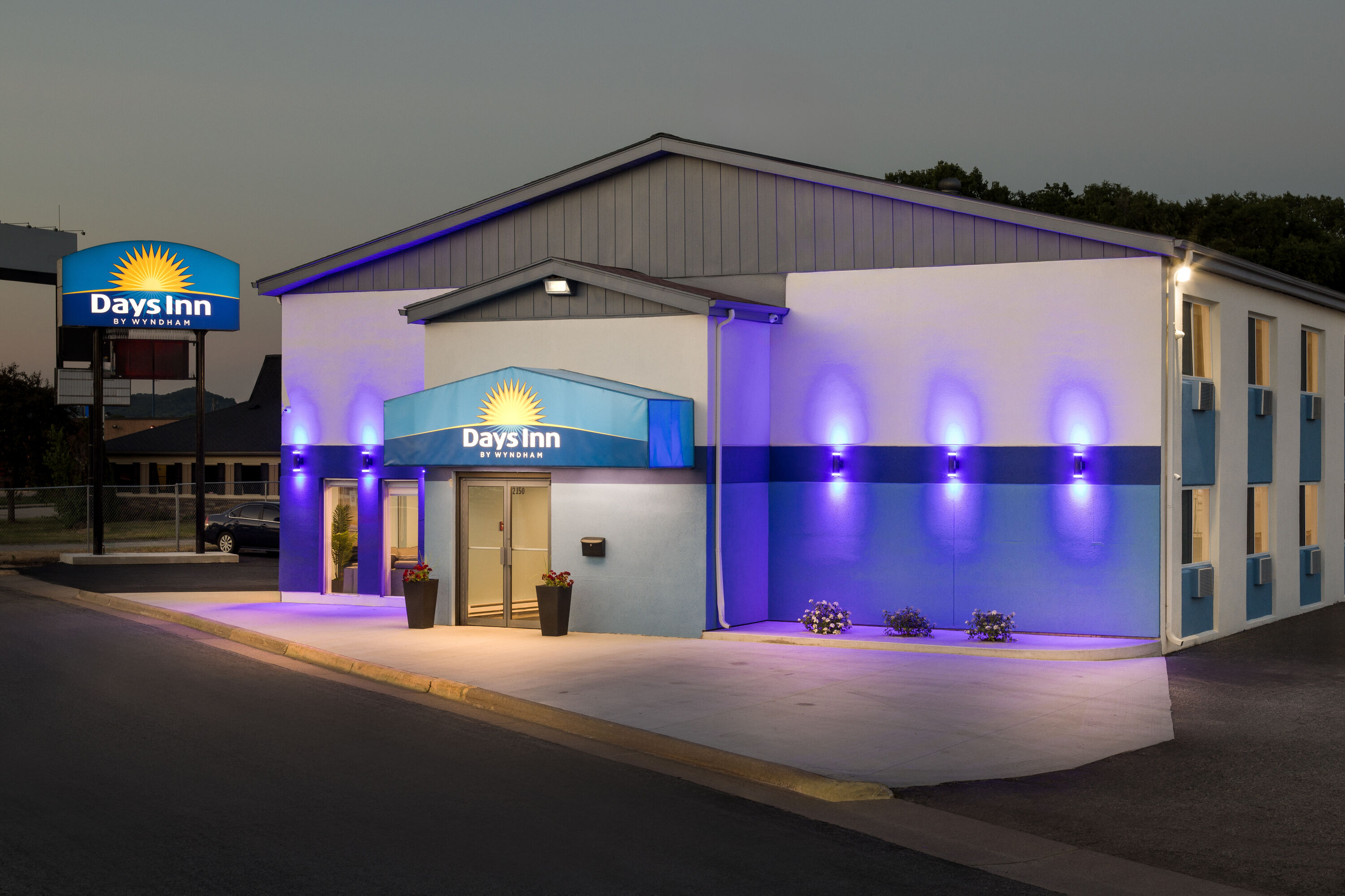 Exterior Night Image of Days Inn by Wyndham La Crosse hotel in La Crosse, Wisconsin