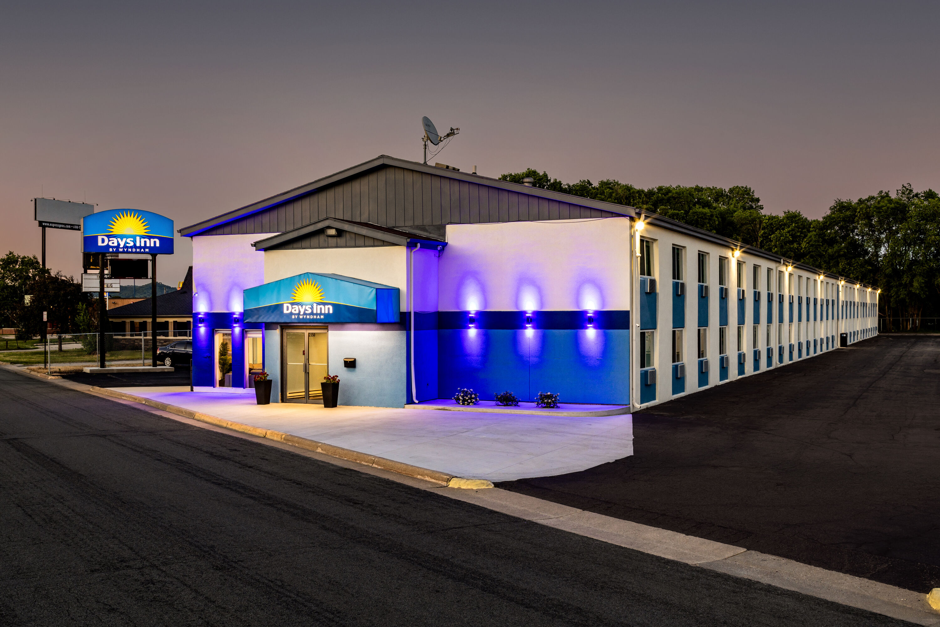 Exterior Night Image of Days Inn by Wyndham La Crosse hotel in La Crosse, Wisconsin