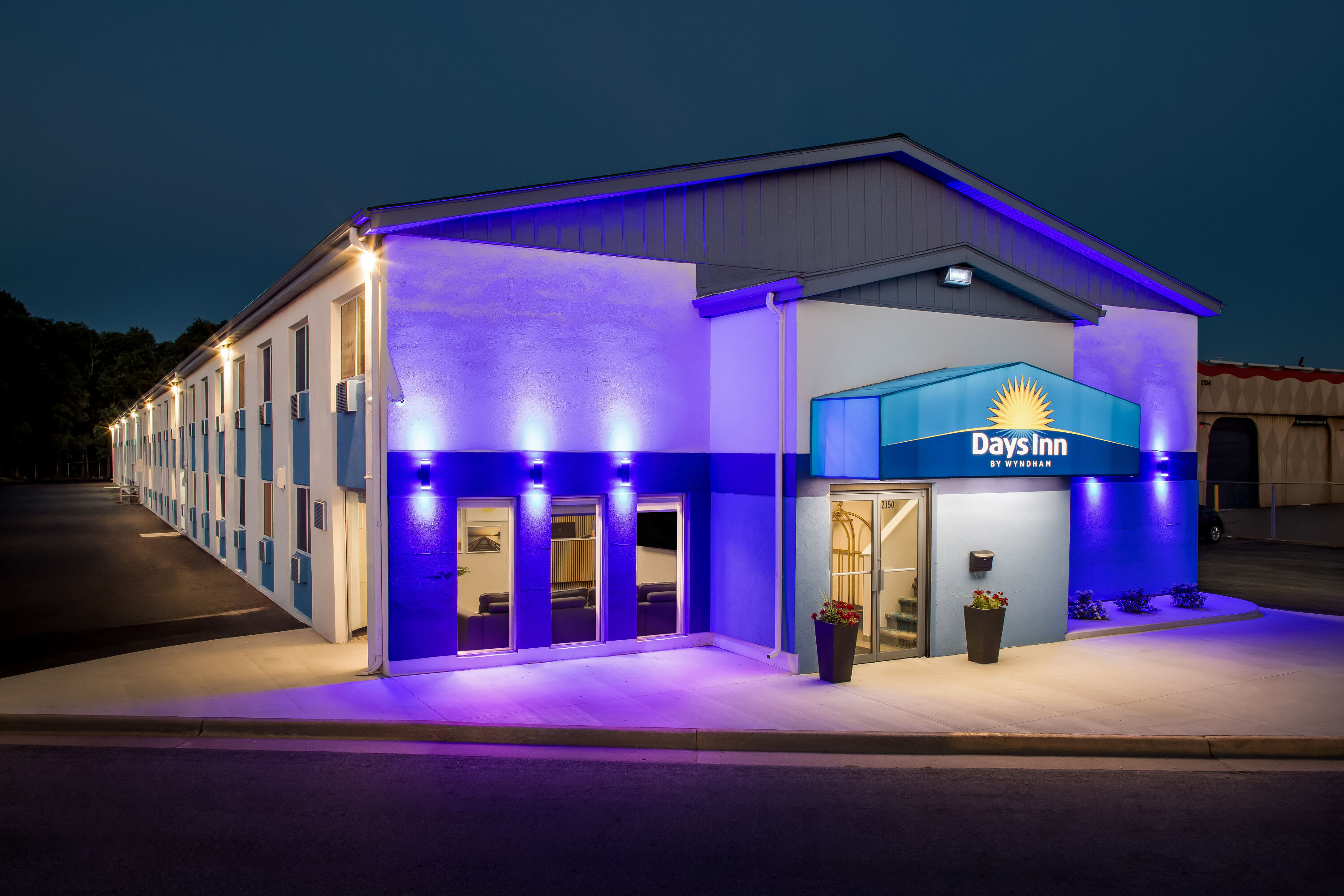 Exterior Night Image of Days Inn by Wyndham La Crosse hotel in La Crosse, Wisconsin