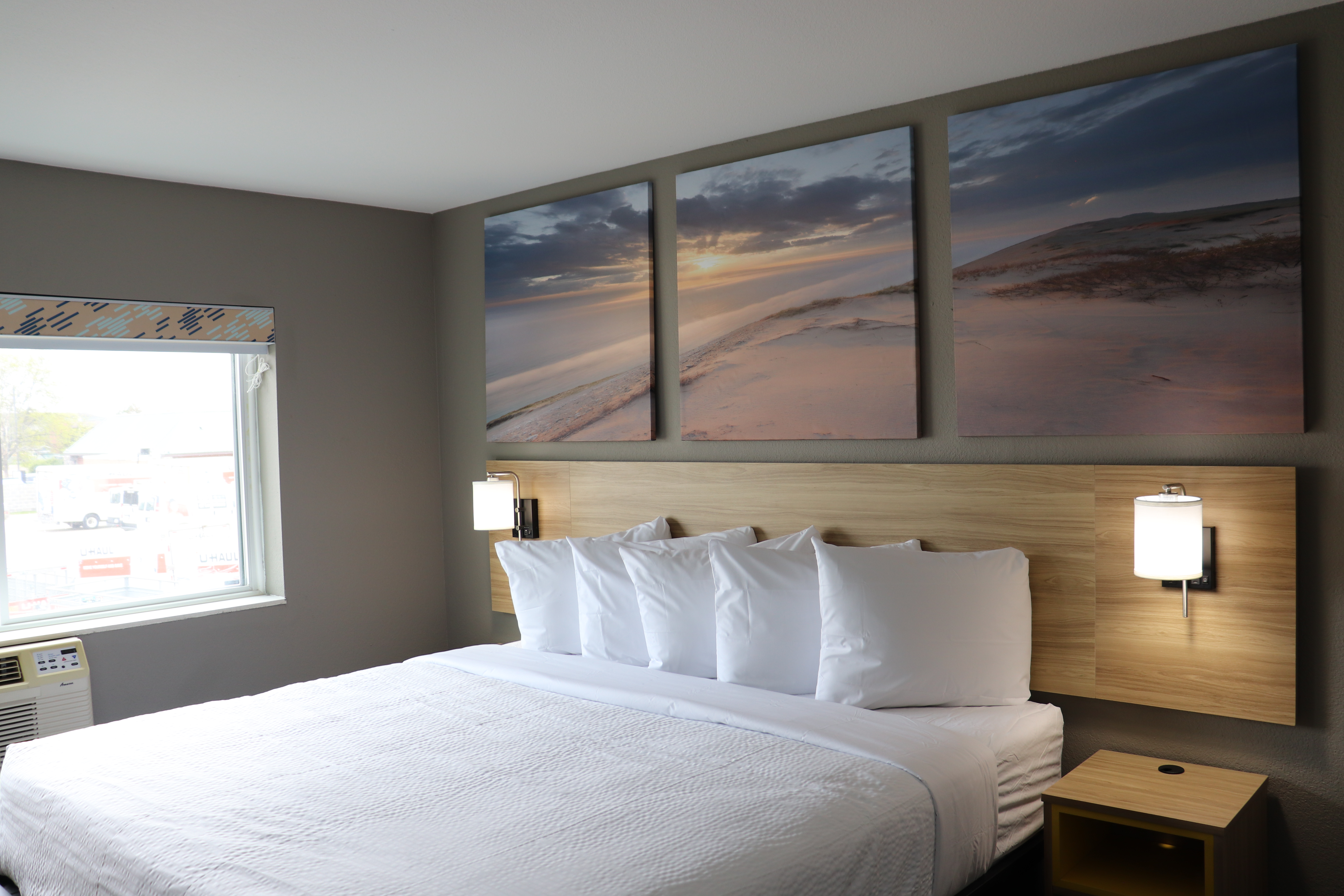 Guest room at the Days Inn by Wyndham La Crosse in La Crosse, Wisconsin