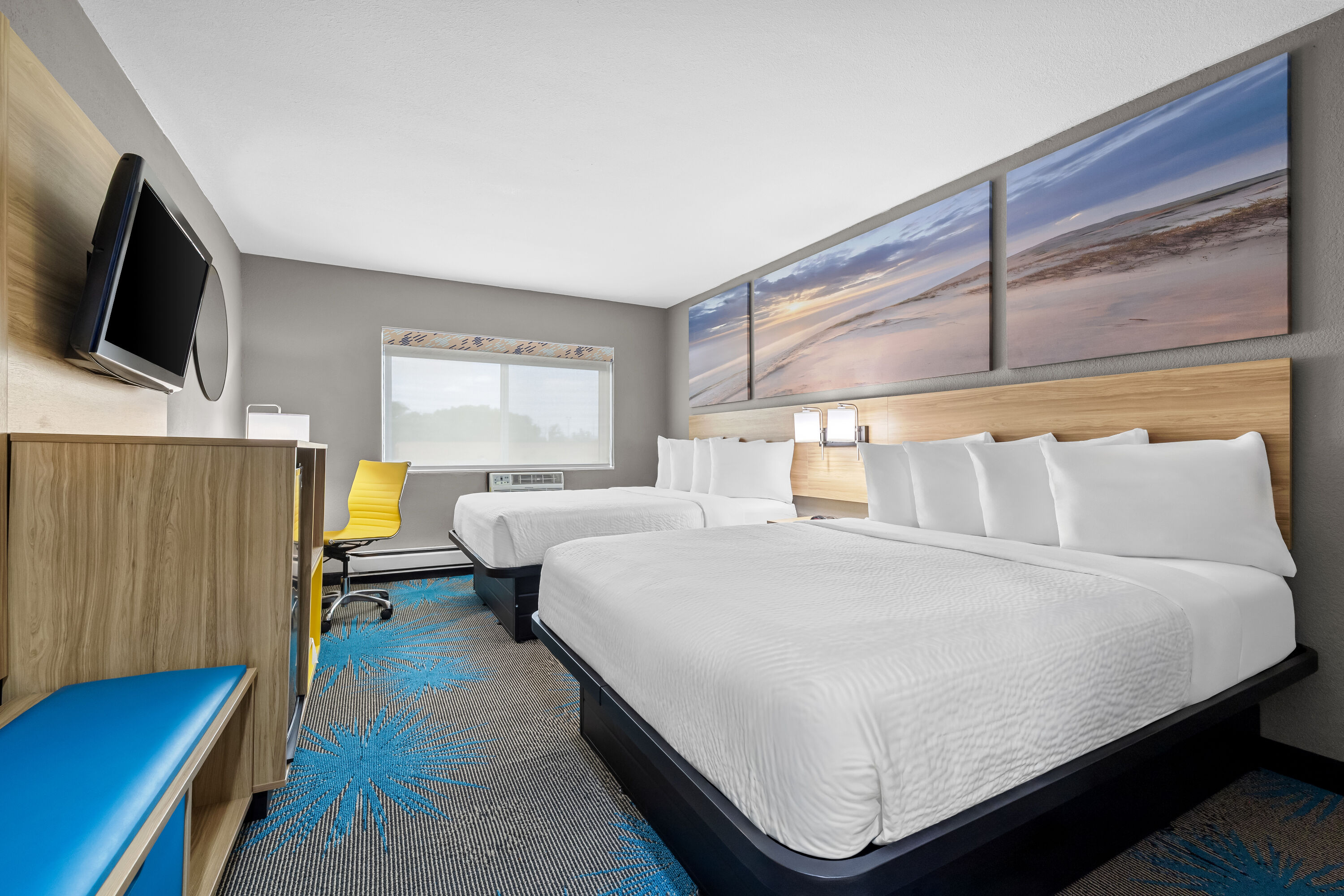 Double bed guest room at the Days Inn by Wyndham La Crosse in La Crosse, Wisconsin