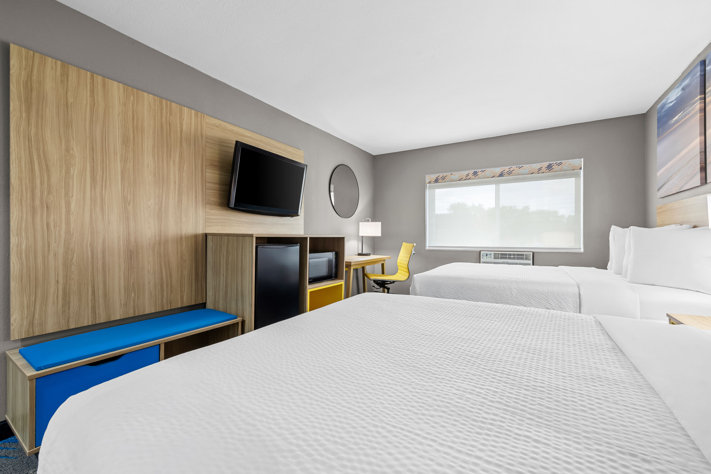 Double bed guest room at the Days Inn by Wyndham La Crosse in La Crosse, Wisconsin
