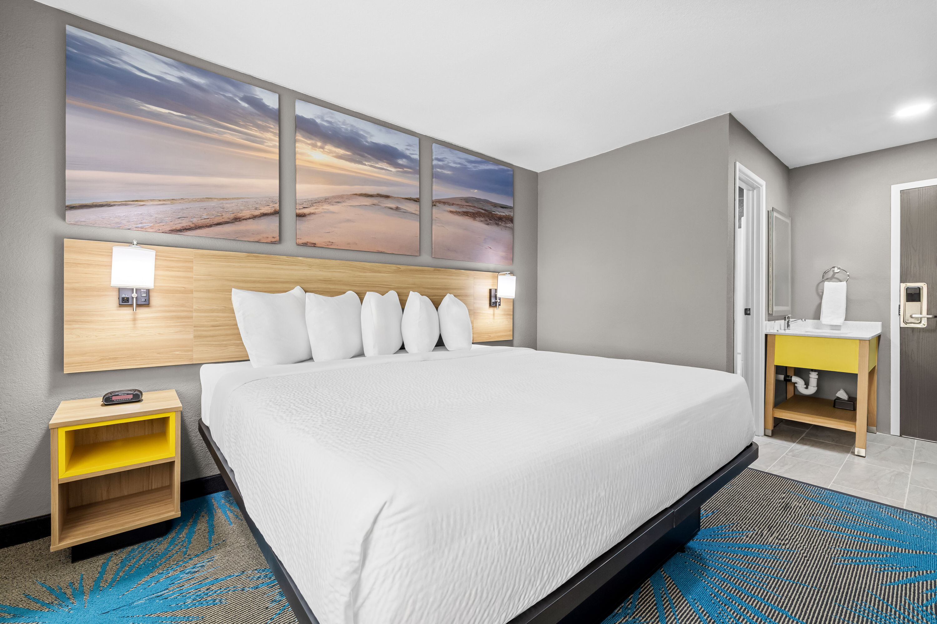 King bed guest room at the Days Inn by Wyndham La Crosse in La Crosse, Wisconsin