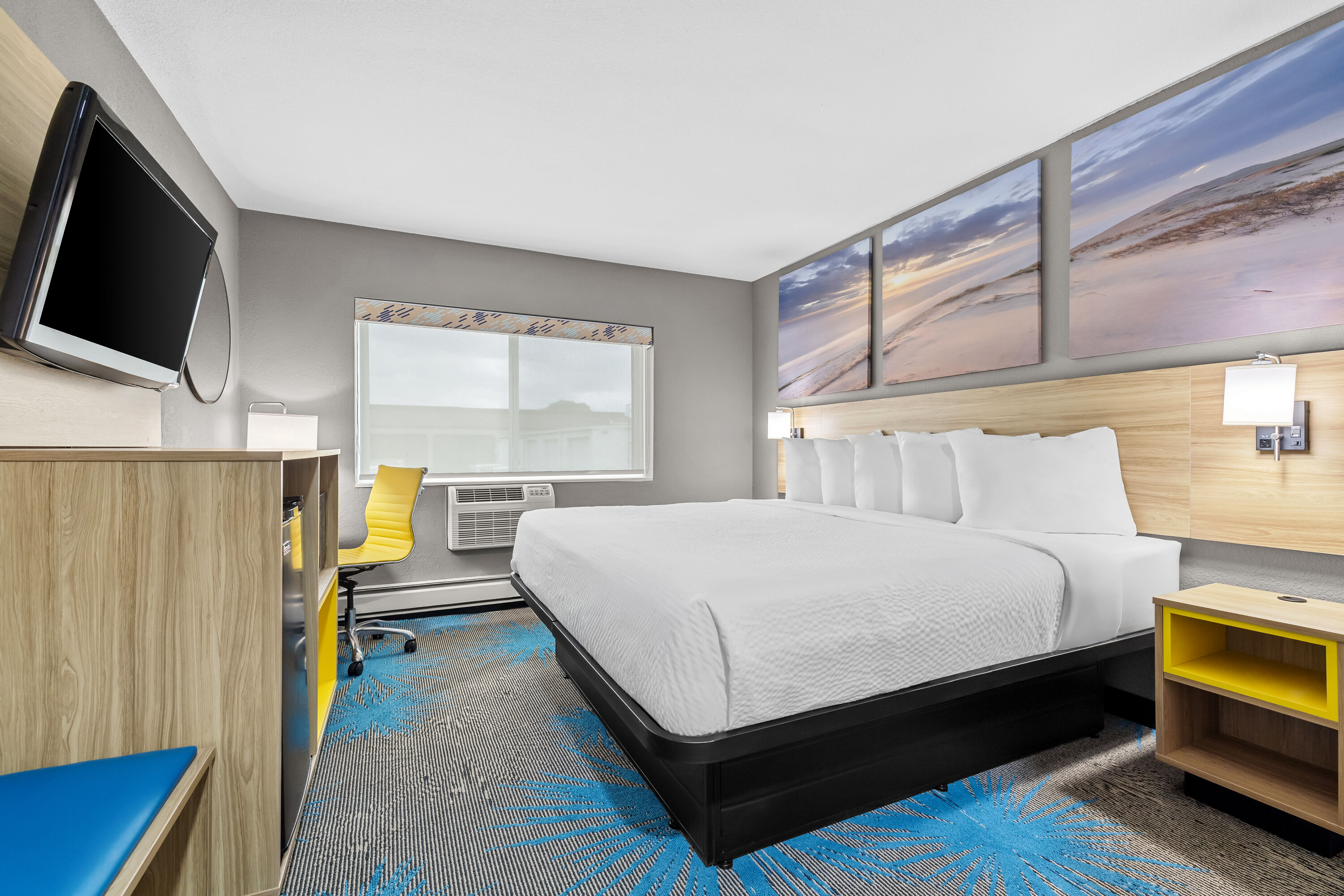 King bed guest room at the Days Inn by Wyndham La Crosse in La Crosse, Wisconsin