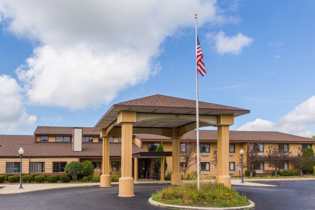 Days Inn Sheboygan The Falls Hotels Wi 53085 Exterior Of Days Inn Sheboygan The Falls Hotel In Wisconsin
