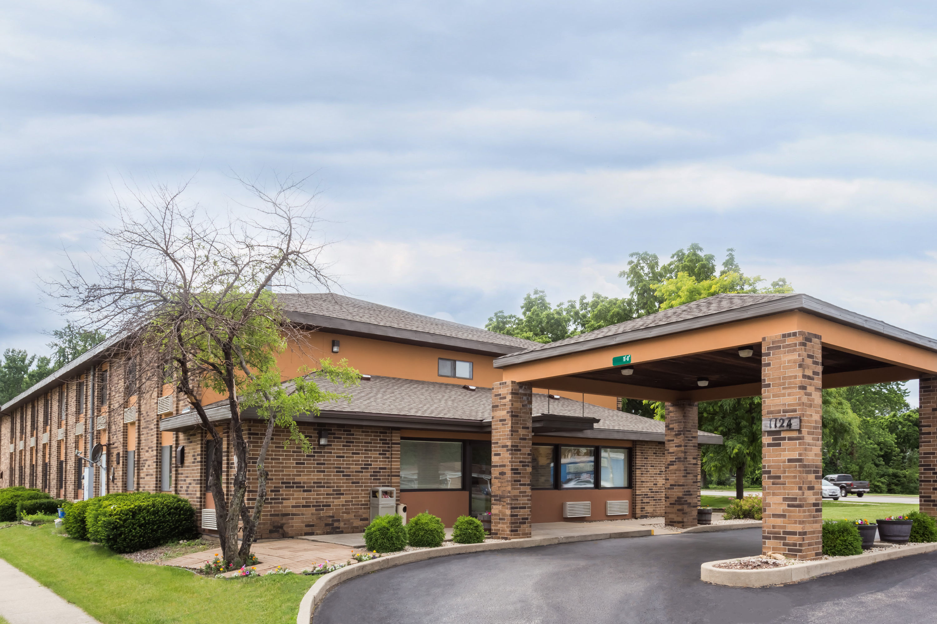 Exterior Day Image of Days Inn by Wyndham Stoughton WI. hotel in Stoughton, Wisconsin