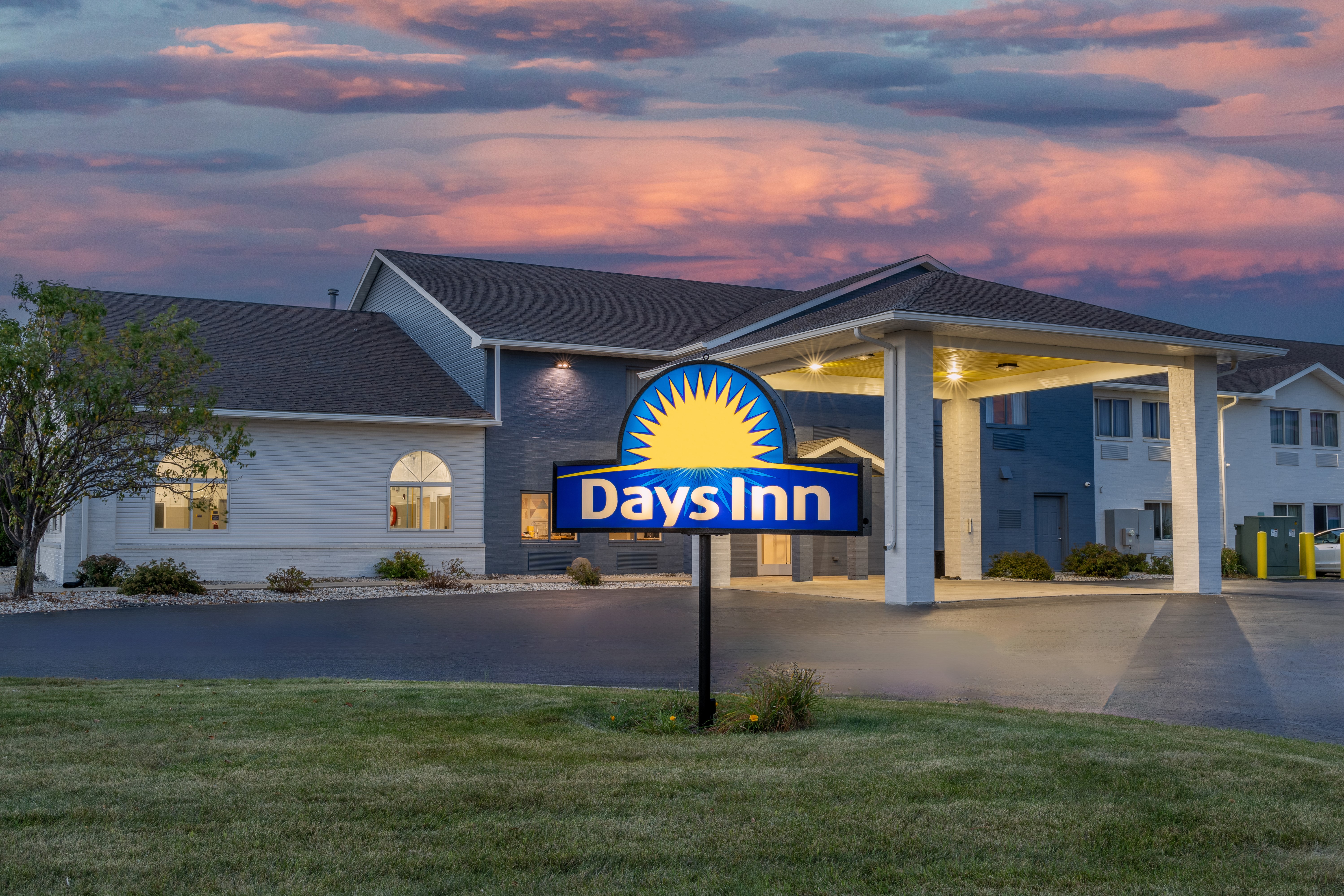 Exterior of Days Inn by Wyndham Sturtevant / Racine / Mount Pleasant hotel in Sturtevant, Wisconsin