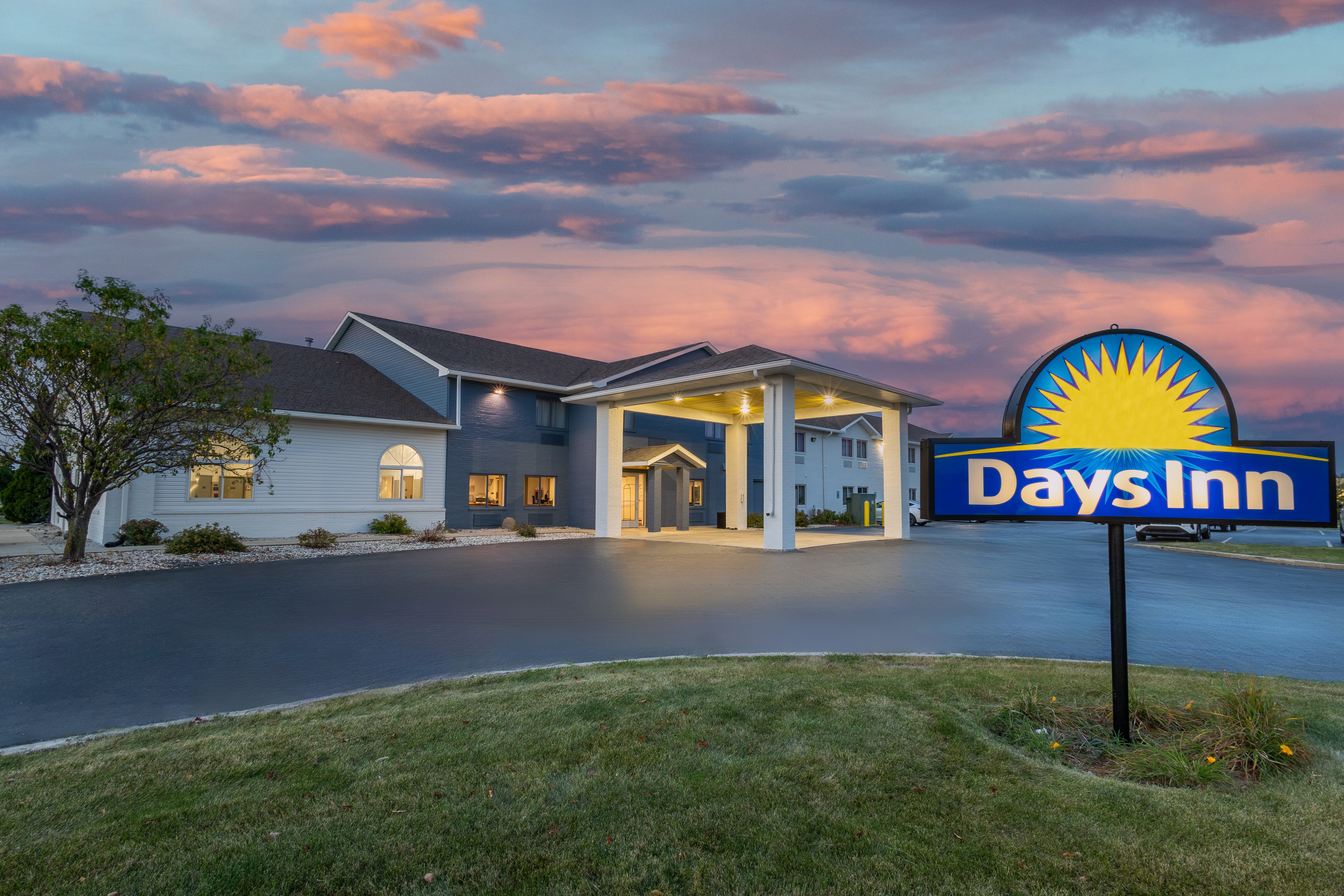 Exterior of Days Inn by Wyndham Sturtevant / Racine / Mount Pleasant hotel in Sturtevant, Wisconsin