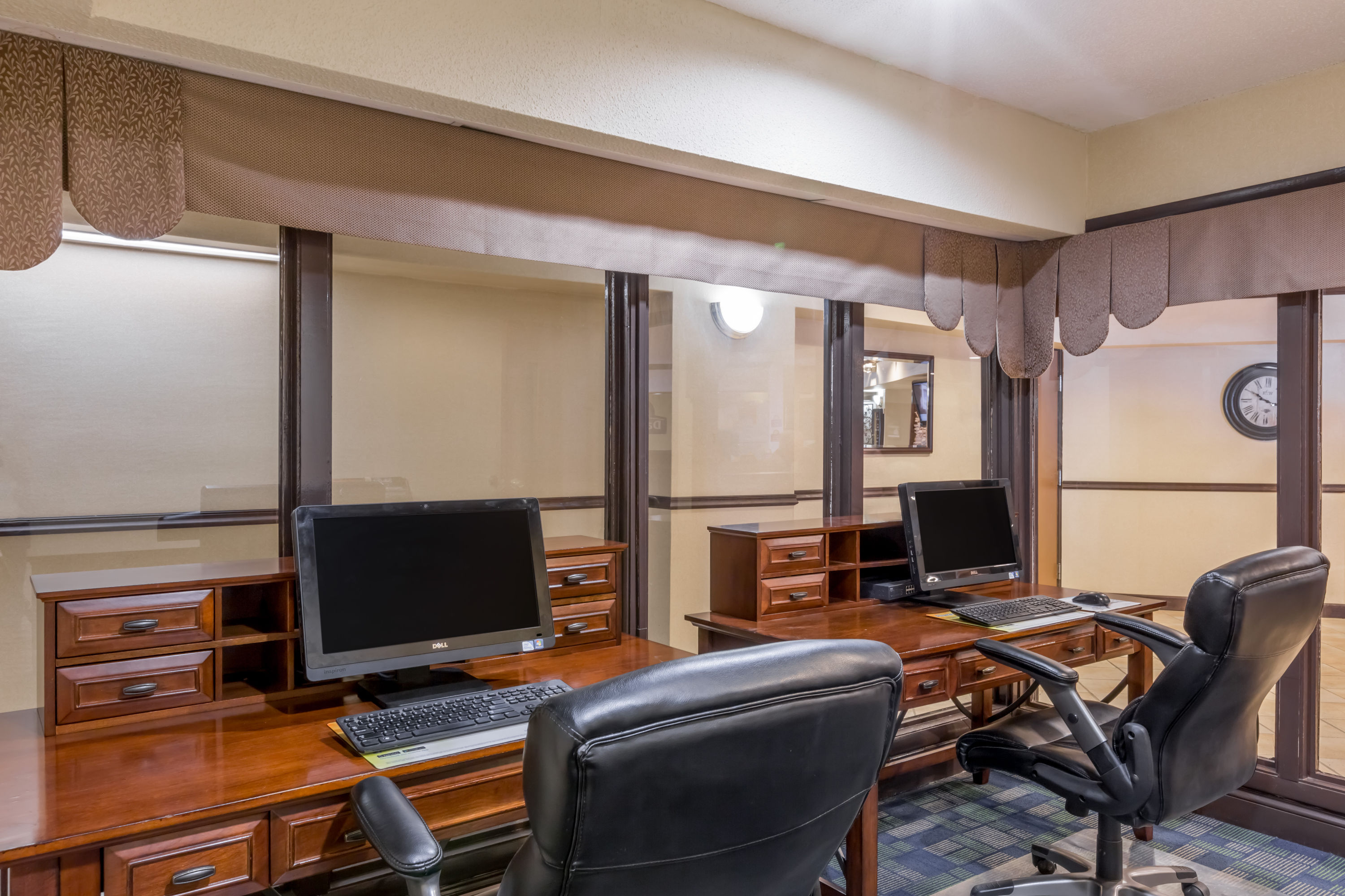 Days Inn & Suites by Wyndham Bridgeport - Clarksburg business center in Bridgeport, West Virginia