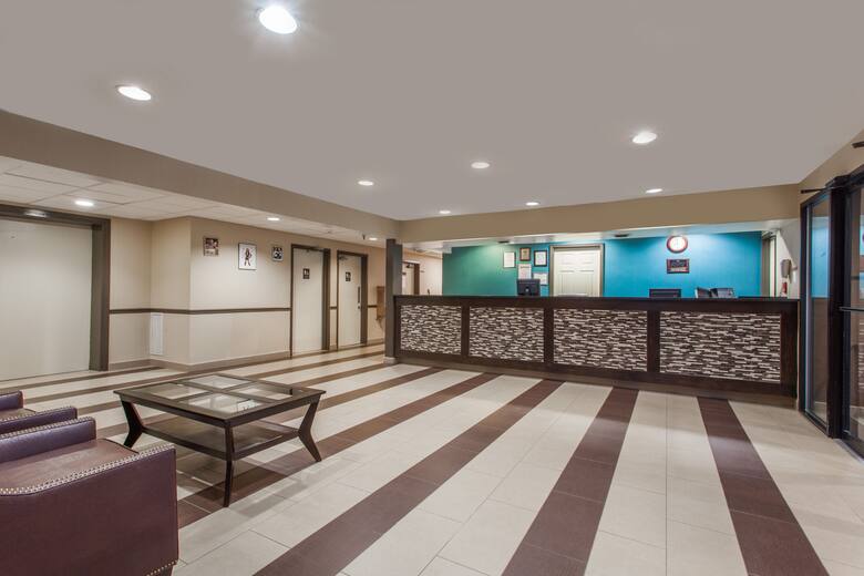 Days Inn By Wyndham Martinsburg Hotels Wv 25401 Days Inn By Wyndham Martinsburg Hotel Lobby In West Virginia