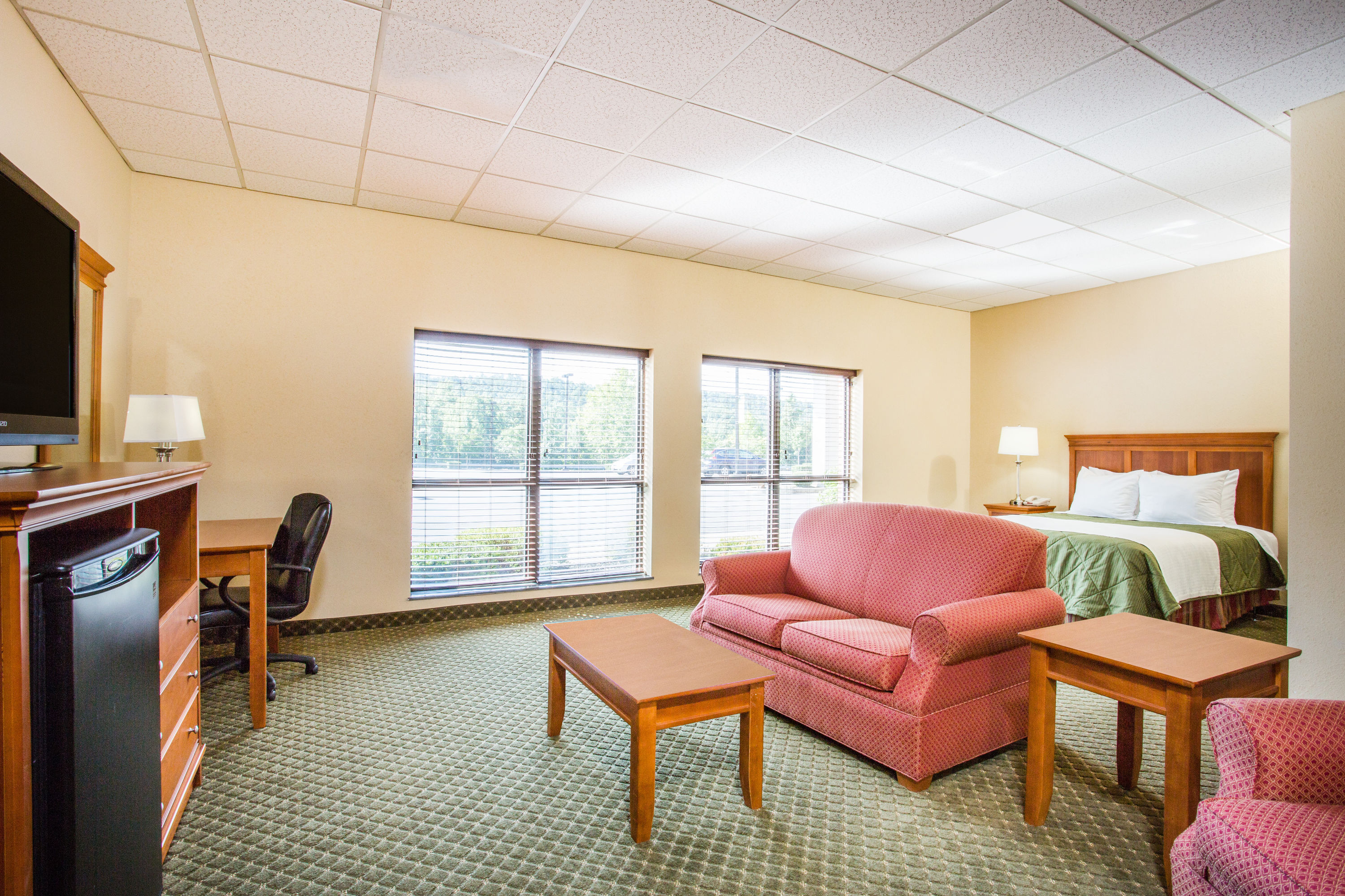 Days Inn & Suites by Wyndham Sutton Flatwoods Sutton, WV Hotels