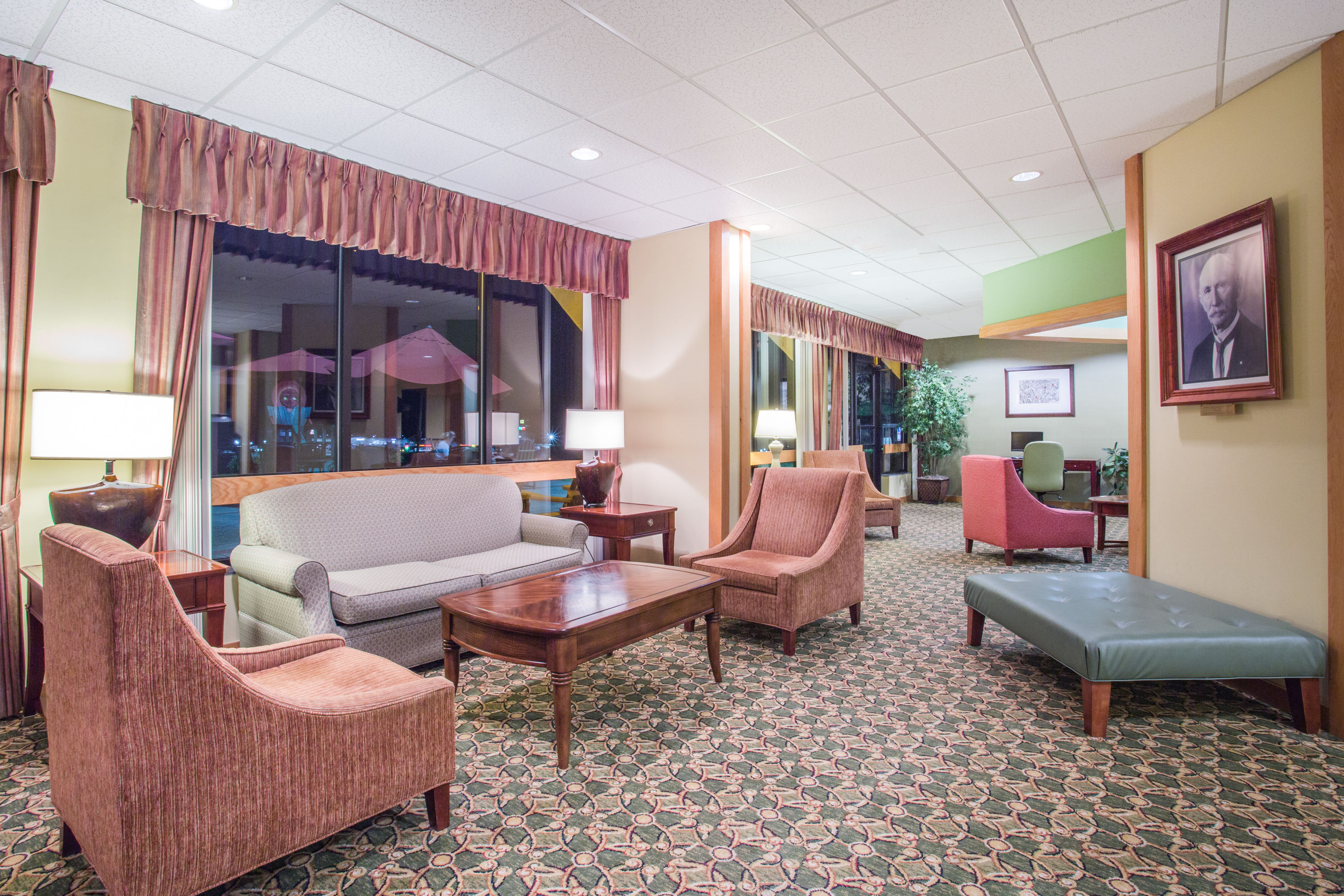 Days Inn & Suites by Wyndham Sutton Flatwoods Sutton, WV Hotels