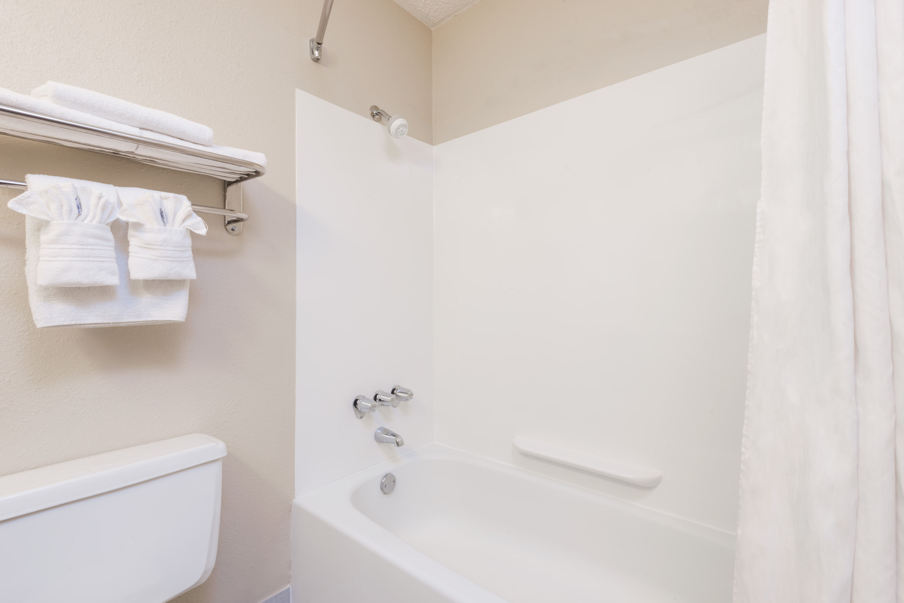 Guest room bath at the Days Inn by Wyndham Gillette in Gillette, Wyoming