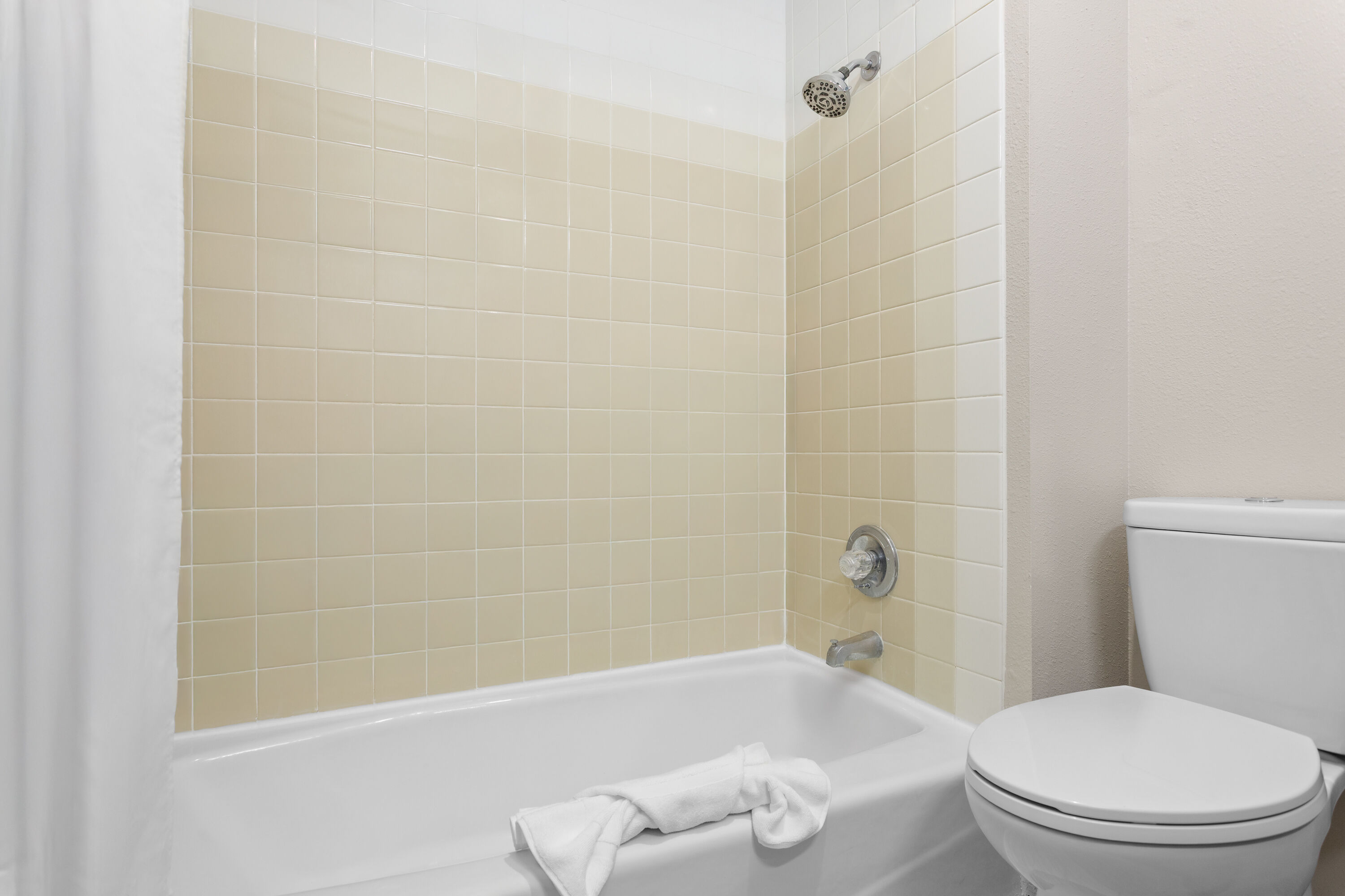 Guest room bath at the Days Inn by Wyndham Rawlins in Rawlins, Wyoming