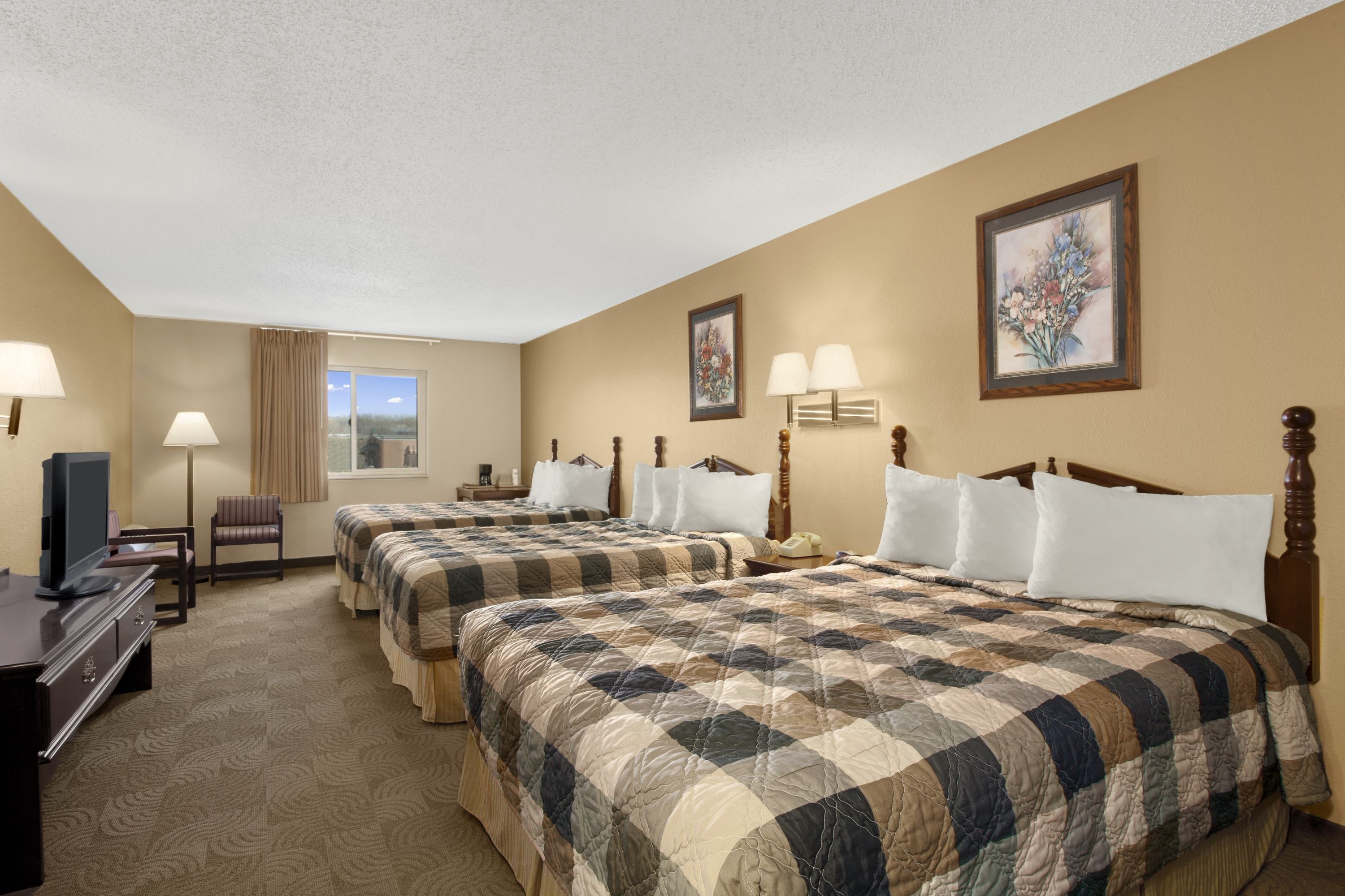 Days Inn by Wyndham Sheridan suite in Sheridan, Wyoming