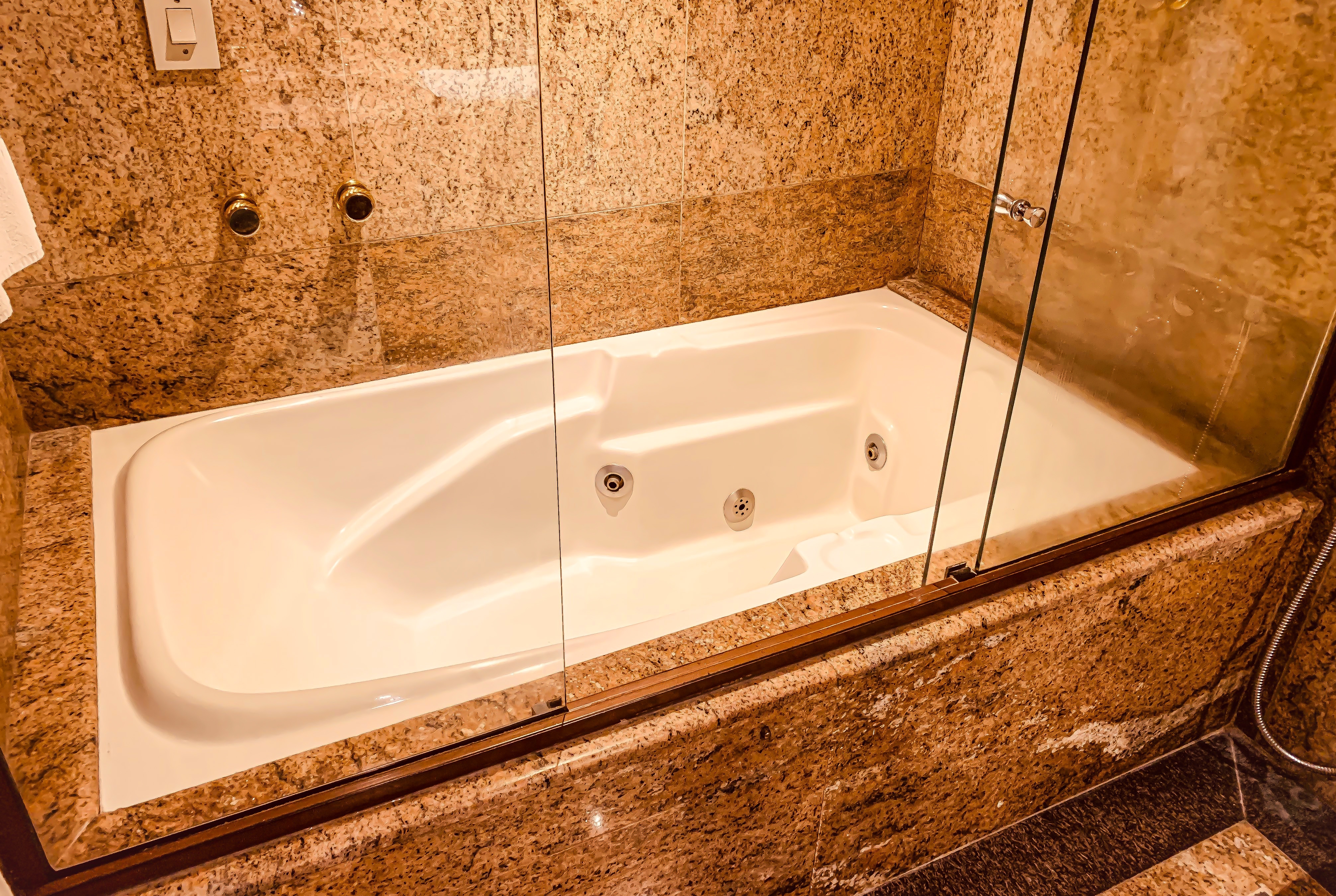 Guest room bath at the Ouro Minas Hotel Belo Horizonte, Dolce by Wyndham in Belo Horizonte, Other than US/Canada