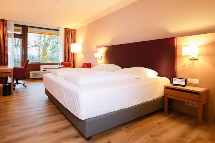 King bed guest room at the Dolce by Wyndham Bad Nauheim in Bad Nauheim, Other than US/Canada