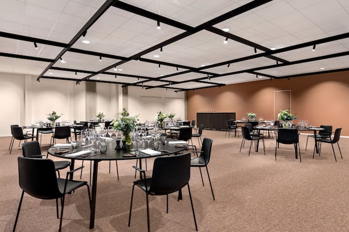 Meeting room banquet rounds at Comwell Copenhagen Portside Dolce by Wyndham in Copenhagen, Other than US/Canada