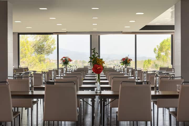 Classroom meeting room at Dolce by Wyndham Barcelona Resort in Sant Esteve Sesrovires, Other than US/Canada