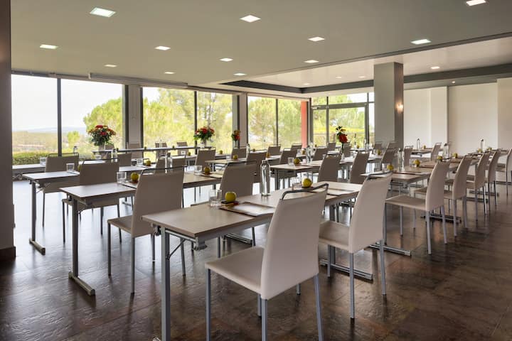 Classroom meeting room at Dolce by Wyndham Barcelona Resort in Sant Esteve Sesrovires, Other than US/Canada