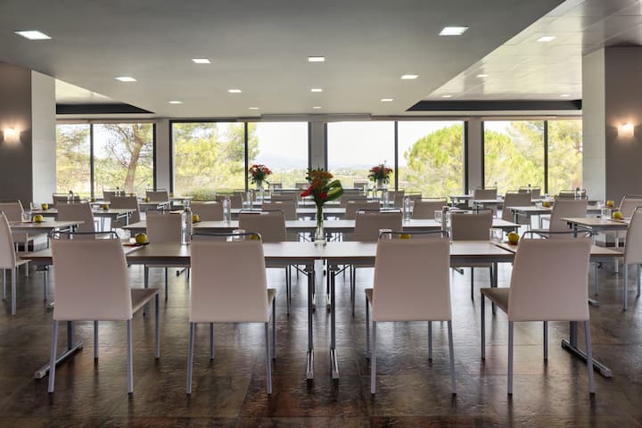 Classroom meeting room at Dolce by Wyndham Barcelona Resort in Sant Esteve Sesrovires, Other than US/Canada