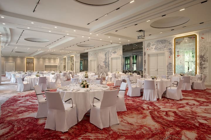 Meeting room banquet rounds at Dolce by Wyndham Versailles - Domaine du Montcel in Jouy-En-Josas, Other than US/Canada