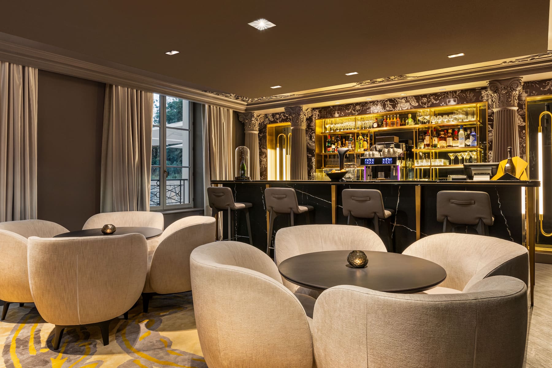Bar at Dolce by Wyndham Versailles - Domaine du Montcel in Jouy-En-Josas, Other than US/Canada