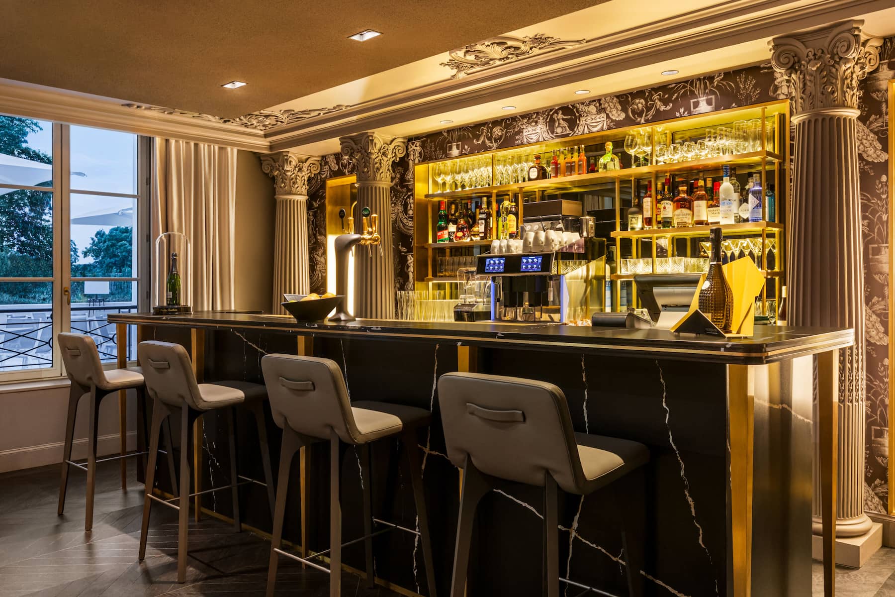 Bar at Dolce by Wyndham Versailles - Domaine du Montcel in Jouy-En-Josas, Other than US/Canada