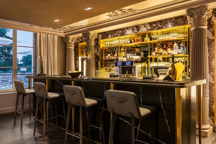 Bar at Dolce by Wyndham Versailles - Domaine du Montcel in Jouy-En-Josas, Other than US/Canada