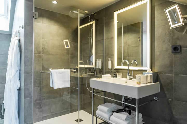 Guest room at the Dolce by Wyndham Versailles - Domaine du Montcel in Jouy-En-Josas, Other than US/Canada