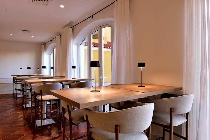 Lobby bar at Dolce by Wyndham CampoReal Lisboa in Turcifal, Other than US/Canada